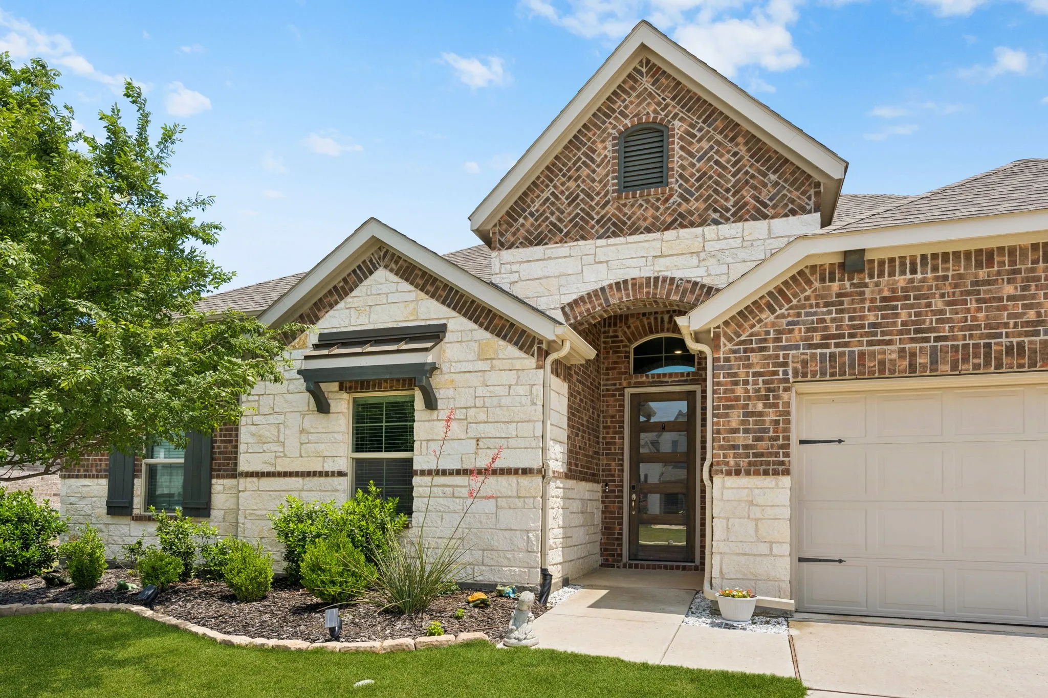 Single Family Residence For Sale in Denton County , 2825 Bedford Road, Northlake, Texas 76226, 4 Bedroom, 3 Bathroom, 2 Garage spaces, 2,957 Sqft, built in 2021, mls#21385719, Real Estate Agent in Northlake, Homes For Sale in Denton county, Homes For Sale in Northlake, Realtor in Northlake Texas, Real Estate Brokerage Independent Realty Texas, Luminita Cordes Realtor