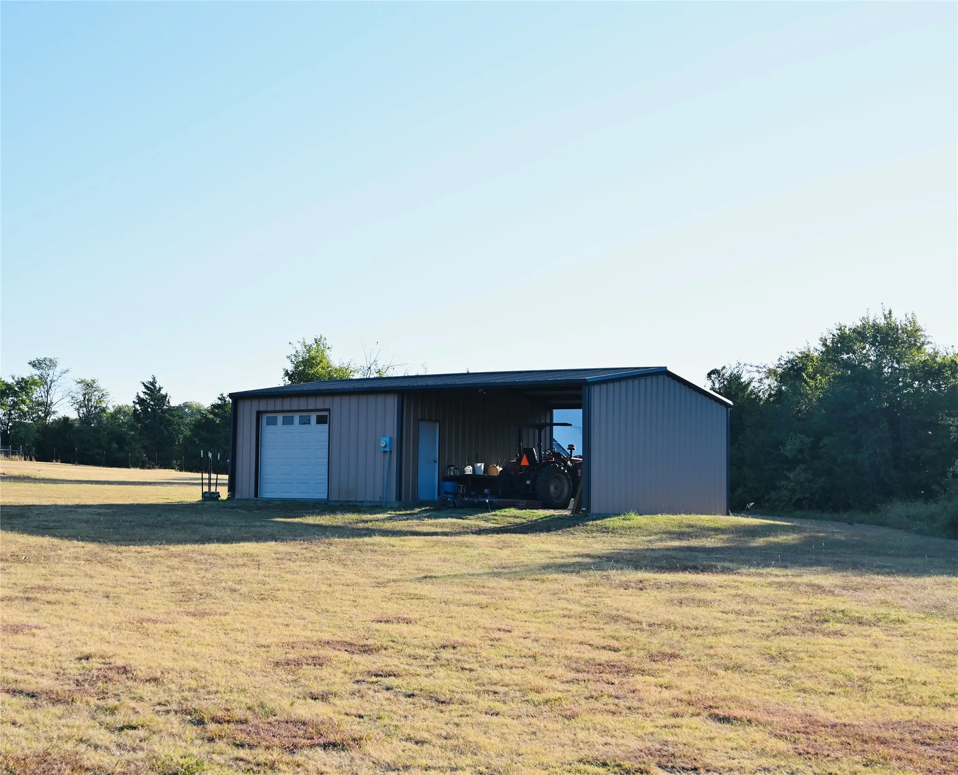 Single Family Residence For Sale in Fannin County , 17311 E HWY 82 Hwy 82 E, Honey Grove, Texas 75446, 3 Bedroom, 2 Bathroom, Garage spaces, 2,067 Sqft, built in 2007, mls#21389718, Real Estate Agent in Honey Grove, Homes For Sale in Fannin county, Homes For Sale in Honey Grove, Realtor in Honey Grove Texas, Real Estate Brokerage Independent Realty Texas, Luminita Cordes Realtor
