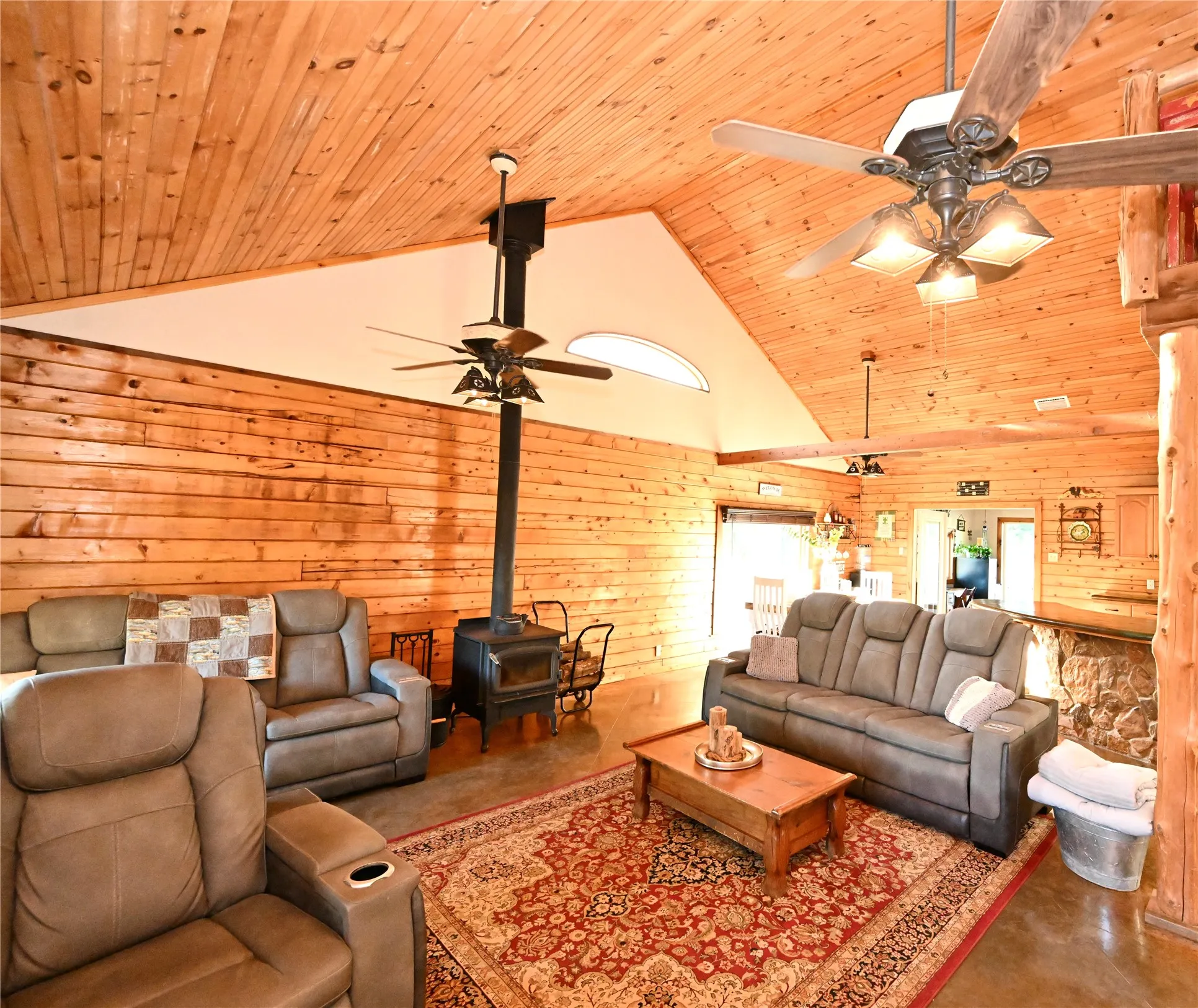 Single Family Residence For Sale in Fannin County , 17311 E HWY 82 Hwy 82 E, Honey Grove, Texas 75446, 3 Bedroom, 2 Bathroom, Garage spaces, 2,067 Sqft, built in 2007, mls#21389718, Real Estate Agent in Honey Grove, Homes For Sale in Fannin county, Homes For Sale in Honey Grove, Realtor in Honey Grove Texas, Real Estate Brokerage Independent Realty Texas, Luminita Cordes Realtor