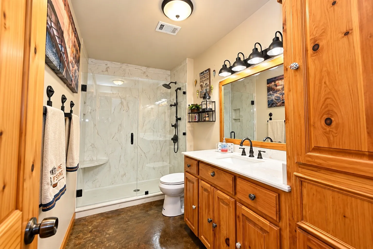 Single Family Residence For Sale in Fannin County , 17311 E HWY 82 Hwy 82 E, Honey Grove, Texas 75446, 3 Bedroom, 2 Bathroom, Garage spaces, 2,067 Sqft, built in 2007, mls#21389718, Real Estate Agent in Honey Grove, Homes For Sale in Fannin county, Homes For Sale in Honey Grove, Realtor in Honey Grove Texas, Real Estate Brokerage Independent Realty Texas, Luminita Cordes Realtor