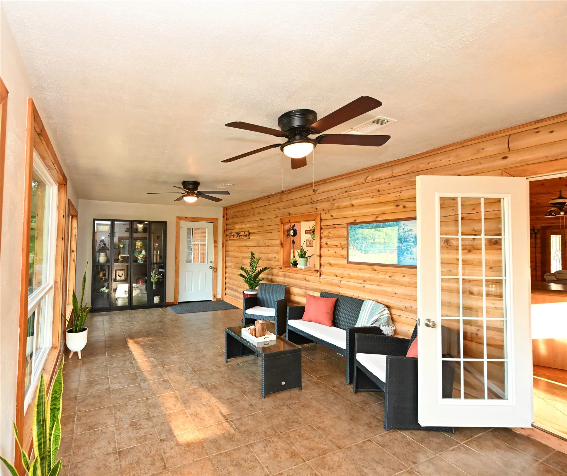 Single Family Residence For Sale in Fannin County , 17311 E HWY 82 Hwy 82 E, Honey Grove, Texas 75446, 3 Bedroom, 2 Bathroom, Garage spaces, 2,067 Sqft, built in 2007, mls#21389718, Real Estate Agent in Honey Grove, Homes For Sale in Fannin county, Homes For Sale in Honey Grove, Realtor in Honey Grove Texas, Real Estate Brokerage Independent Realty Texas, Luminita Cordes Realtor