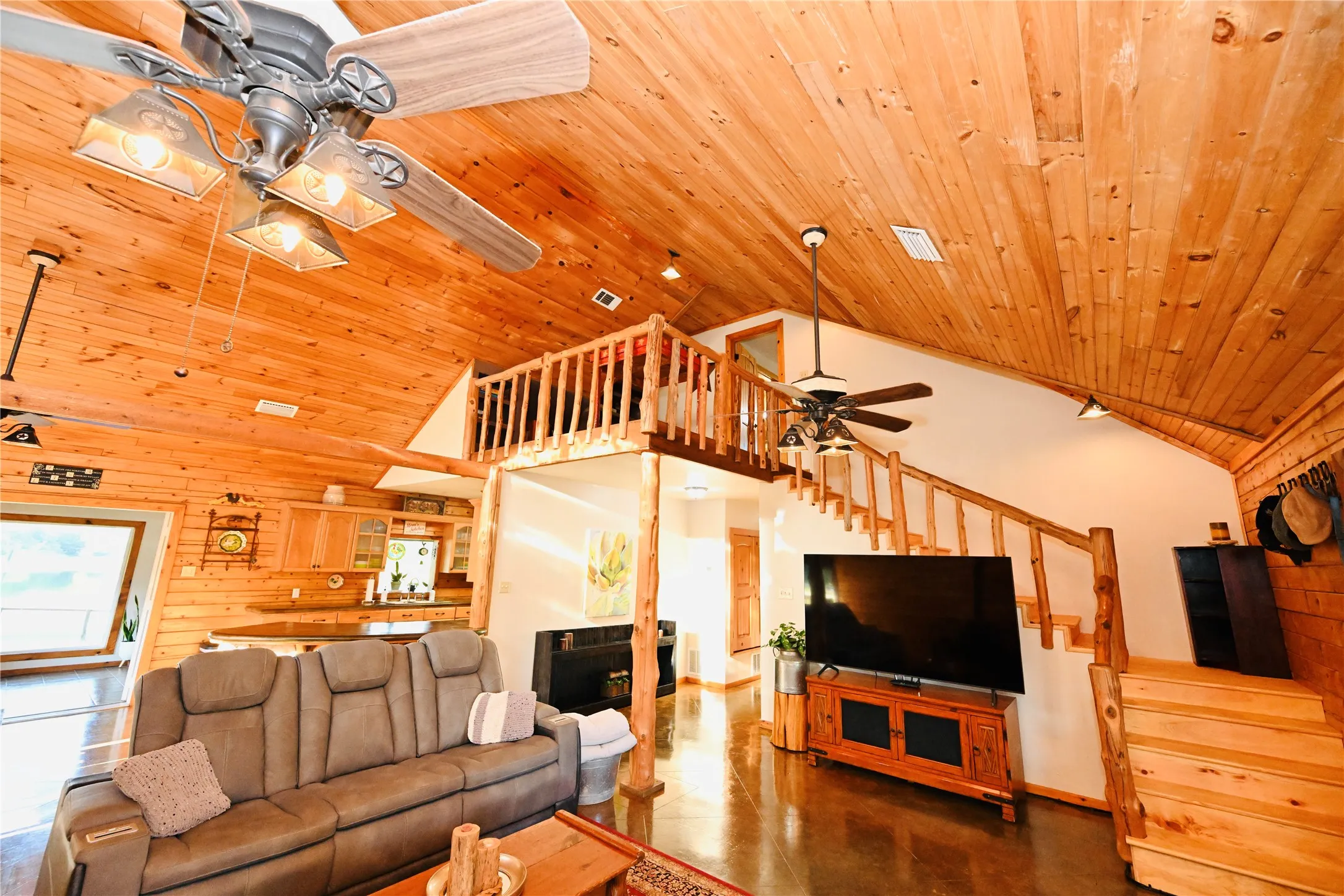 Single Family Residence For Sale in Fannin County , 17311 E HWY 82 Hwy 82 E, Honey Grove, Texas 75446, 3 Bedroom, 2 Bathroom, Garage spaces, 2,067 Sqft, built in 2007, mls#21389718, Real Estate Agent in Honey Grove, Homes For Sale in Fannin county, Homes For Sale in Honey Grove, Realtor in Honey Grove Texas, Real Estate Brokerage Independent Realty Texas, Luminita Cordes Realtor