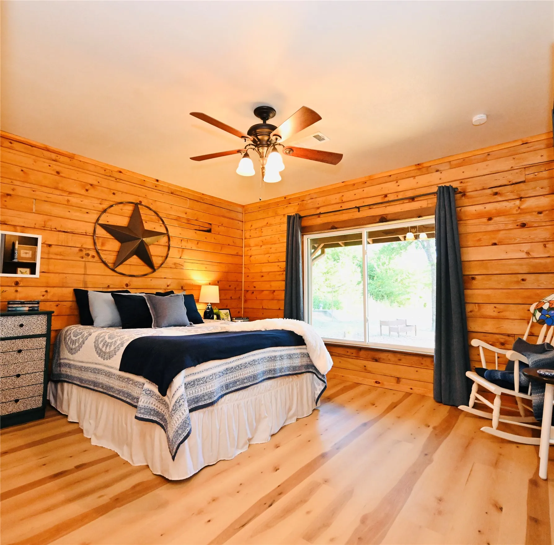 Single Family Residence For Sale in Fannin County , 17311 E HWY 82 Hwy 82 E, Honey Grove, Texas 75446, 3 Bedroom, 2 Bathroom, Garage spaces, 2,067 Sqft, built in 2007, mls#21389718, Real Estate Agent in Honey Grove, Homes For Sale in Fannin county, Homes For Sale in Honey Grove, Realtor in Honey Grove Texas, Real Estate Brokerage Independent Realty Texas, Luminita Cordes Realtor