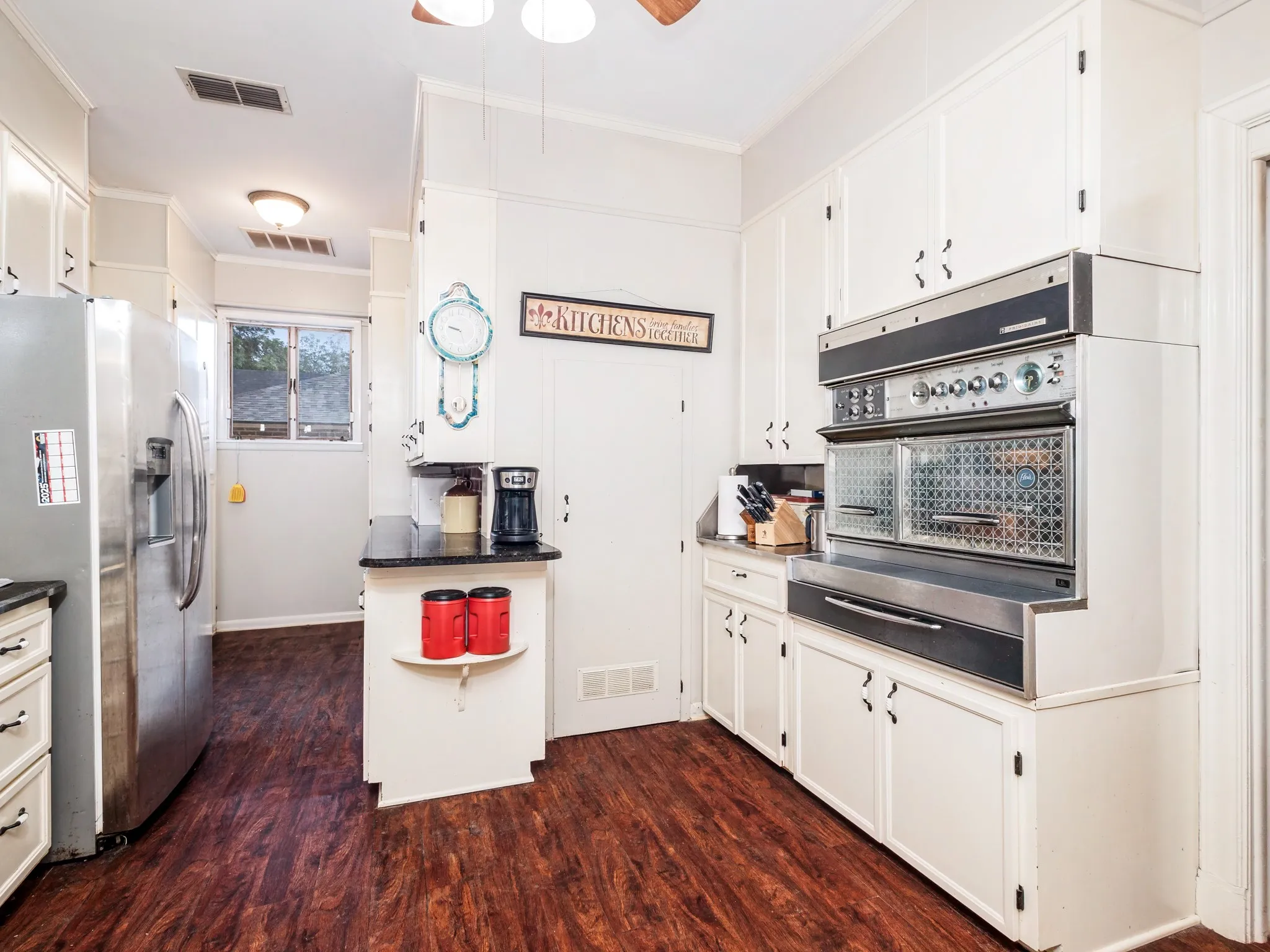 Single Family Residence For Sale in Coleman County , 1016 W Walnut, Coleman, Texas 76834, 4 Bedroom, 3 Bathroom, 2 Garage spaces, 2,866 Sqft, built in 1931, mls#21385774, Real Estate Agent in Coleman, Homes For Sale in Coleman county, Homes For Sale in Coleman, Realtor in Coleman Texas, Real Estate Brokerage Independent Realty Texas, Luminita Cordes Realtor