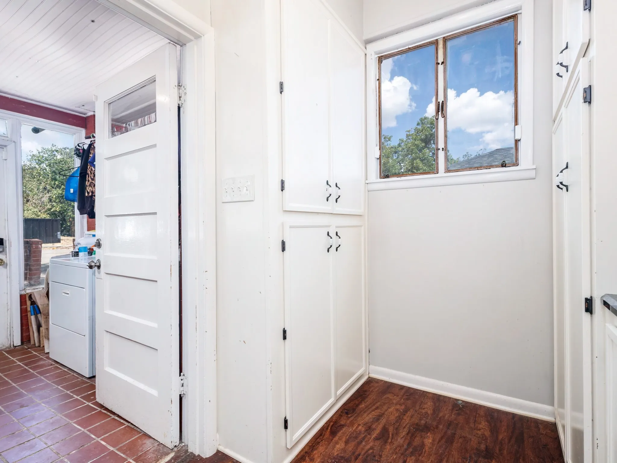 Single Family Residence For Sale in Coleman County , 1016 W Walnut, Coleman, Texas 76834, 4 Bedroom, 3 Bathroom, 2 Garage spaces, 2,866 Sqft, built in 1931, mls#21385774, Real Estate Agent in Coleman, Homes For Sale in Coleman county, Homes For Sale in Coleman, Realtor in Coleman Texas, Real Estate Brokerage Independent Realty Texas, Luminita Cordes Realtor