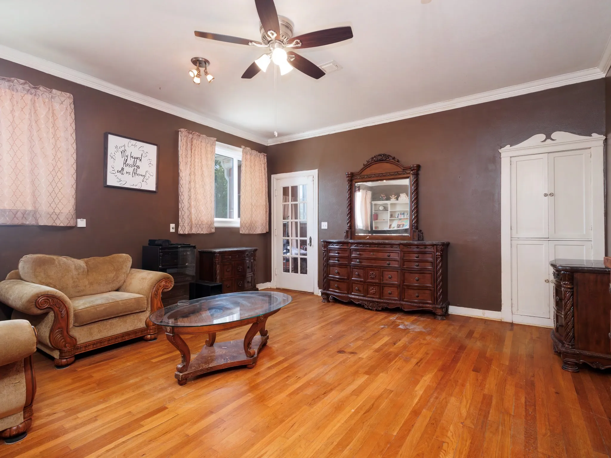Single Family Residence For Sale in Coleman County , 1016 W Walnut, Coleman, Texas 76834, 4 Bedroom, 3 Bathroom, 2 Garage spaces, 2,866 Sqft, built in 1931, mls#21385774, Real Estate Agent in Coleman, Homes For Sale in Coleman county, Homes For Sale in Coleman, Realtor in Coleman Texas, Real Estate Brokerage Independent Realty Texas, Luminita Cordes Realtor