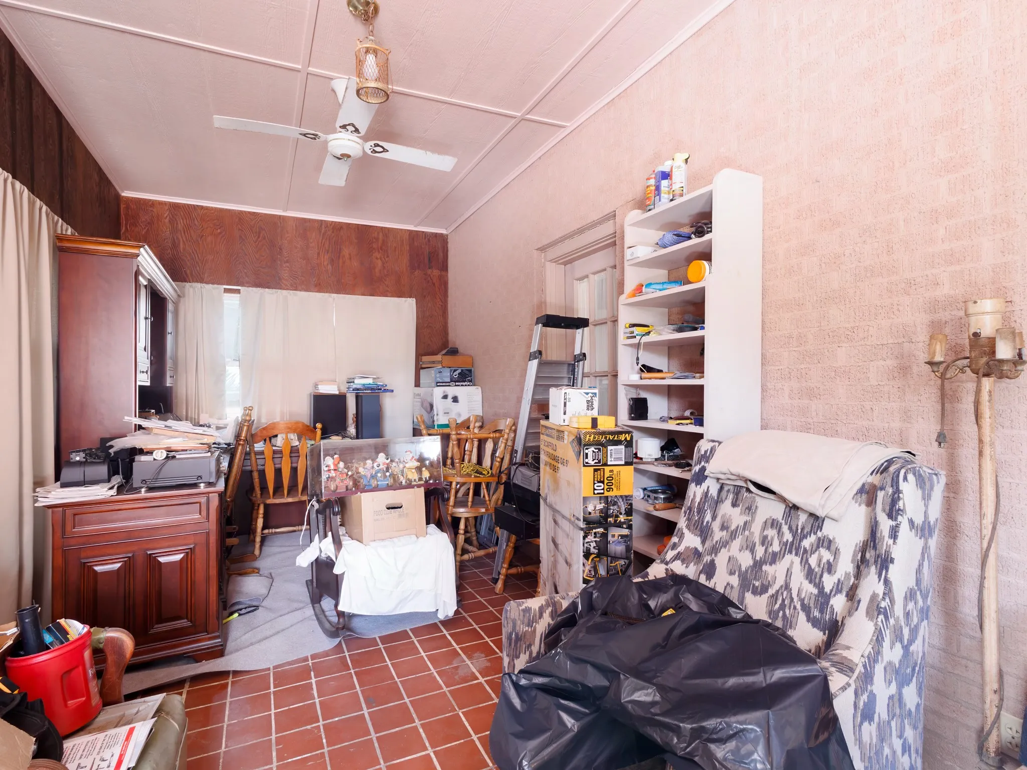 Single Family Residence For Sale in Coleman County , 1016 W Walnut, Coleman, Texas 76834, 4 Bedroom, 3 Bathroom, 2 Garage spaces, 2,866 Sqft, built in 1931, mls#21385774, Real Estate Agent in Coleman, Homes For Sale in Coleman county, Homes For Sale in Coleman, Realtor in Coleman Texas, Real Estate Brokerage Independent Realty Texas, Luminita Cordes Realtor