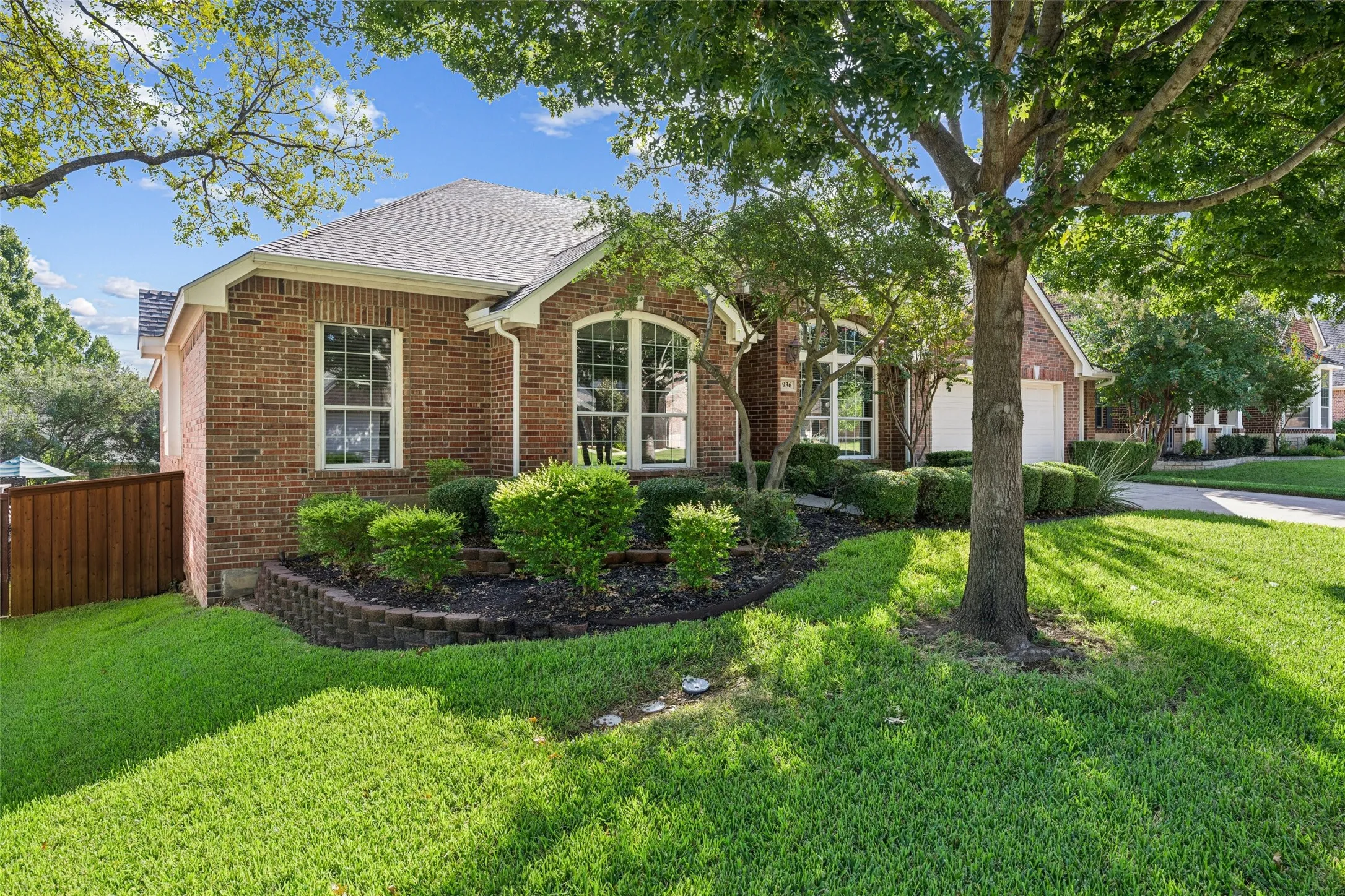 Single Family Residence For Sale in Tarrant County , 936 Water Oak Drive, Grapevine, Texas 76051, 4 Bedroom, 3 Bathroom, 2 Garage spaces, 2,380 Sqft, built in 2006, mls#21387477, Real Estate Agent in Grapevine, Homes For Sale in Tarrant county, Homes For Sale in Grapevine, Realtor in Grapevine Texas, Real Estate Brokerage Independent Realty Texas, Luminita Cordes Realtor