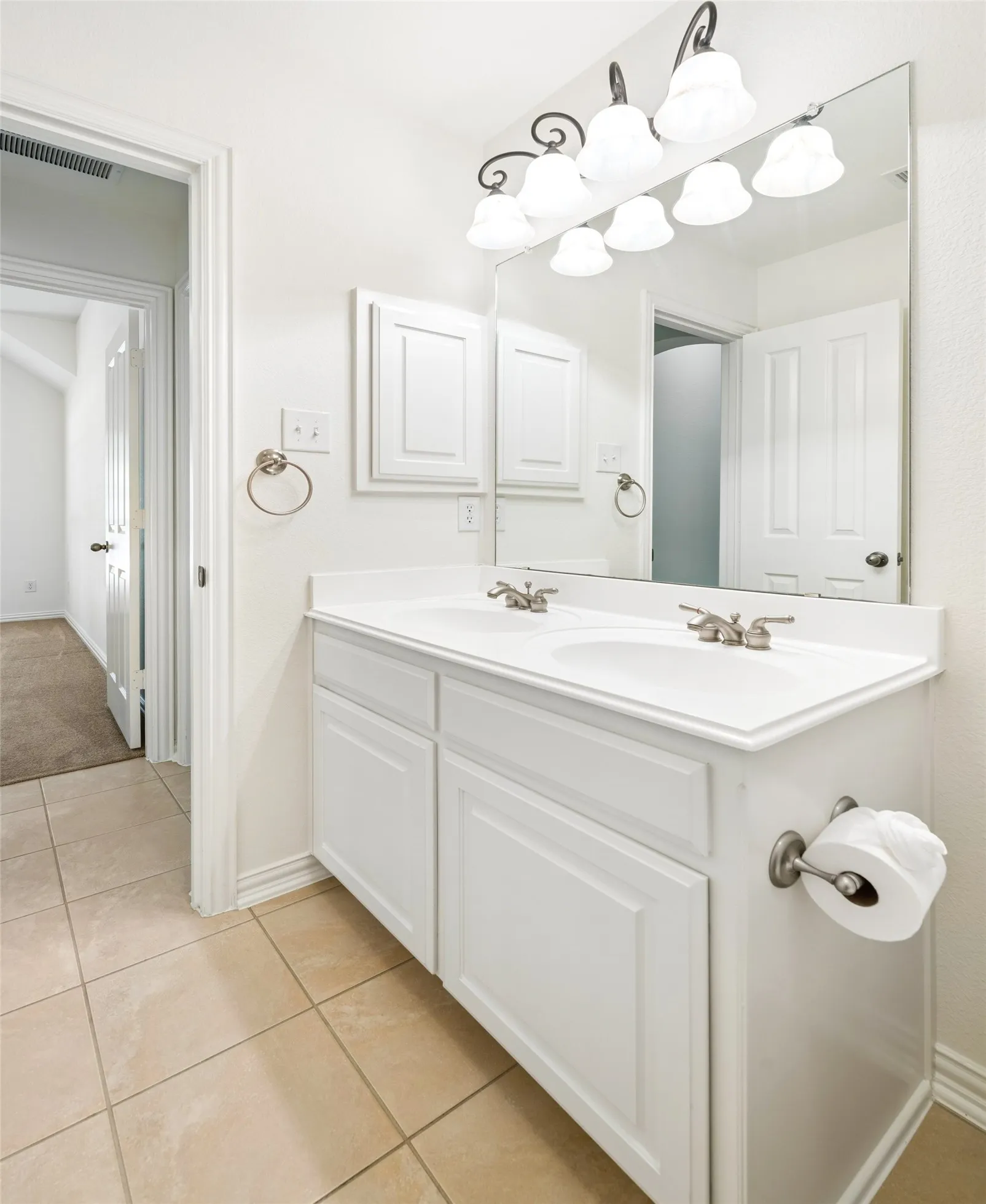 Single Family Residence For Sale in Tarrant County , 936 Water Oak Drive, Grapevine, Texas 76051, 4 Bedroom, 3 Bathroom, 2 Garage spaces, 2,380 Sqft, built in 2006, mls#21387477, Real Estate Agent in Grapevine, Homes For Sale in Tarrant county, Homes For Sale in Grapevine, Realtor in Grapevine Texas, Real Estate Brokerage Independent Realty Texas, Luminita Cordes Realtor