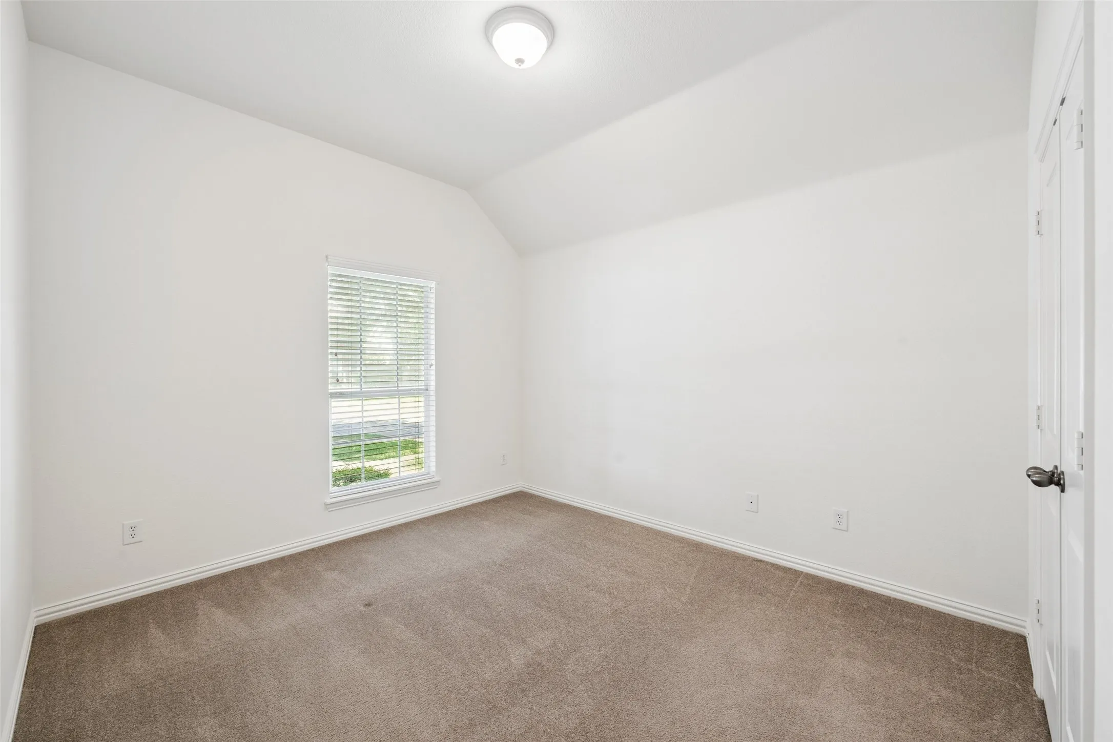 Single Family Residence For Sale in Tarrant County , 936 Water Oak Drive, Grapevine, Texas 76051, 4 Bedroom, 3 Bathroom, 2 Garage spaces, 2,380 Sqft, built in 2006, mls#21387477, Real Estate Agent in Grapevine, Homes For Sale in Tarrant county, Homes For Sale in Grapevine, Realtor in Grapevine Texas, Real Estate Brokerage Independent Realty Texas, Luminita Cordes Realtor