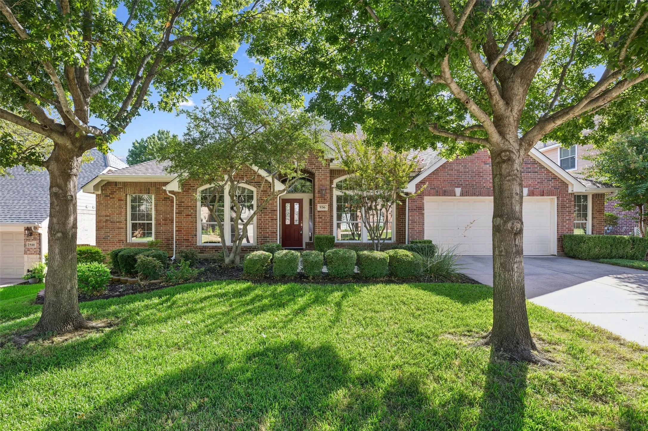 Single Family Residence For Sale in Tarrant County , 936 Water Oak Drive, Grapevine, Texas 76051, 4 Bedroom, 3 Bathroom, 2 Garage spaces, 2,380 Sqft, built in 2006, mls#21387477, Real Estate Agent in Grapevine, Homes For Sale in Tarrant county, Homes For Sale in Grapevine, Realtor in Grapevine Texas, Real Estate Brokerage Independent Realty Texas, Luminita Cordes Realtor