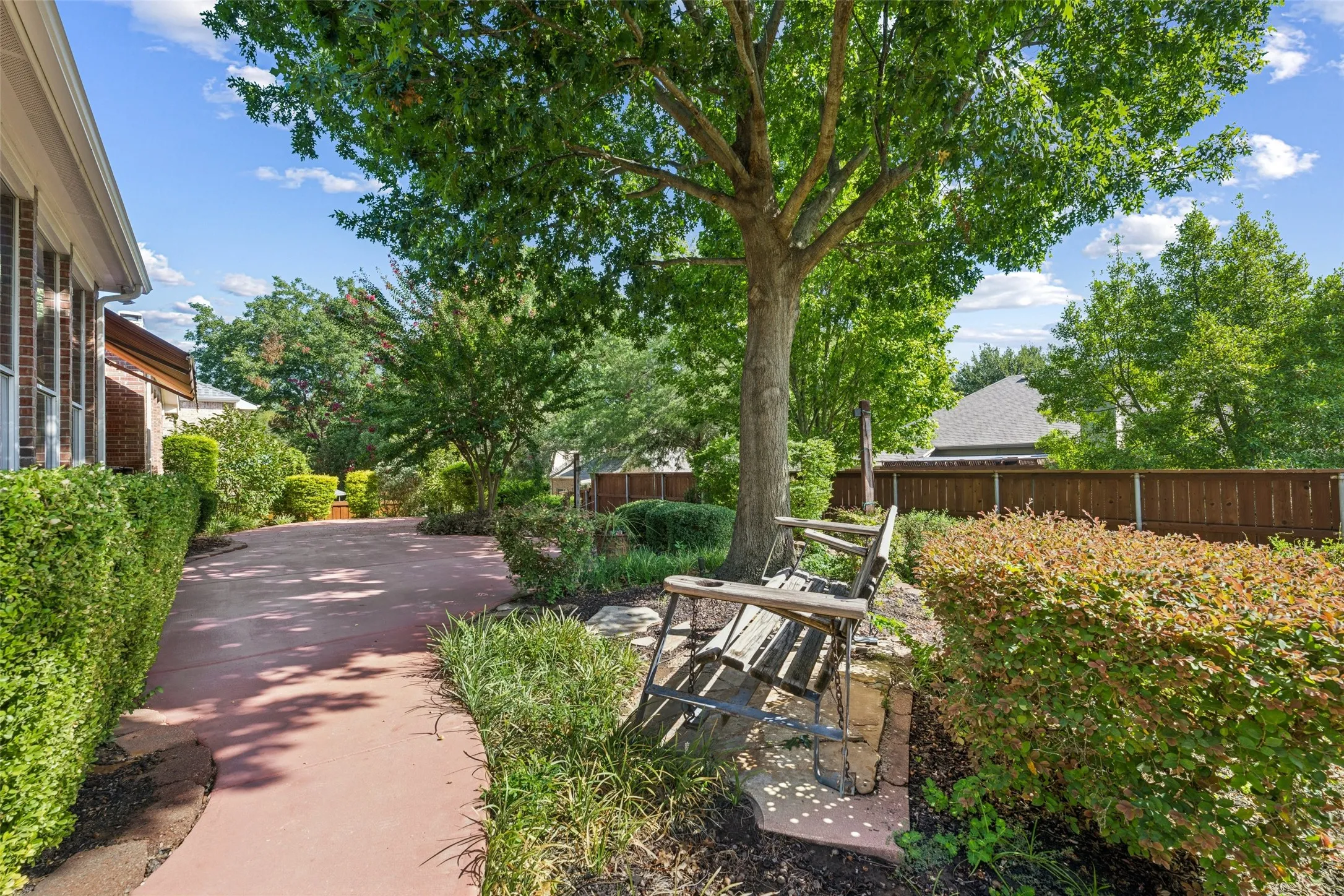 Single Family Residence For Sale in Tarrant County , 936 Water Oak Drive, Grapevine, Texas 76051, 4 Bedroom, 3 Bathroom, 2 Garage spaces, 2,380 Sqft, built in 2006, mls#21387477, Real Estate Agent in Grapevine, Homes For Sale in Tarrant county, Homes For Sale in Grapevine, Realtor in Grapevine Texas, Real Estate Brokerage Independent Realty Texas, Luminita Cordes Realtor