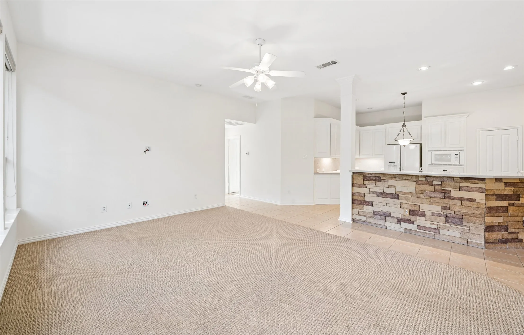 Single Family Residence For Sale in Tarrant County , 936 Water Oak Drive, Grapevine, Texas 76051, 4 Bedroom, 3 Bathroom, 2 Garage spaces, 2,380 Sqft, built in 2006, mls#21387477, Real Estate Agent in Grapevine, Homes For Sale in Tarrant county, Homes For Sale in Grapevine, Realtor in Grapevine Texas, Real Estate Brokerage Independent Realty Texas, Luminita Cordes Realtor