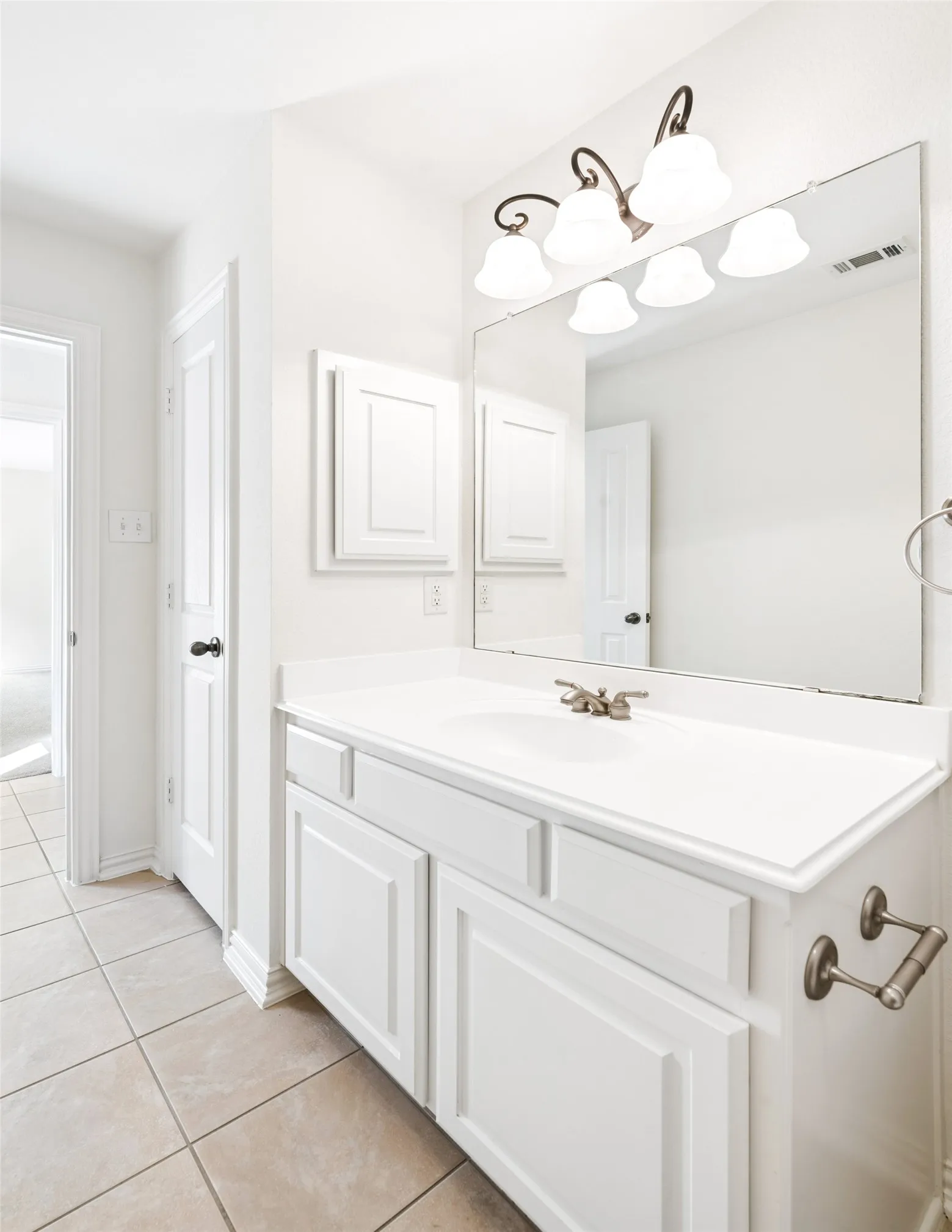Single Family Residence For Sale in Tarrant County , 936 Water Oak Drive, Grapevine, Texas 76051, 4 Bedroom, 3 Bathroom, 2 Garage spaces, 2,380 Sqft, built in 2006, mls#21387477, Real Estate Agent in Grapevine, Homes For Sale in Tarrant county, Homes For Sale in Grapevine, Realtor in Grapevine Texas, Real Estate Brokerage Independent Realty Texas, Luminita Cordes Realtor