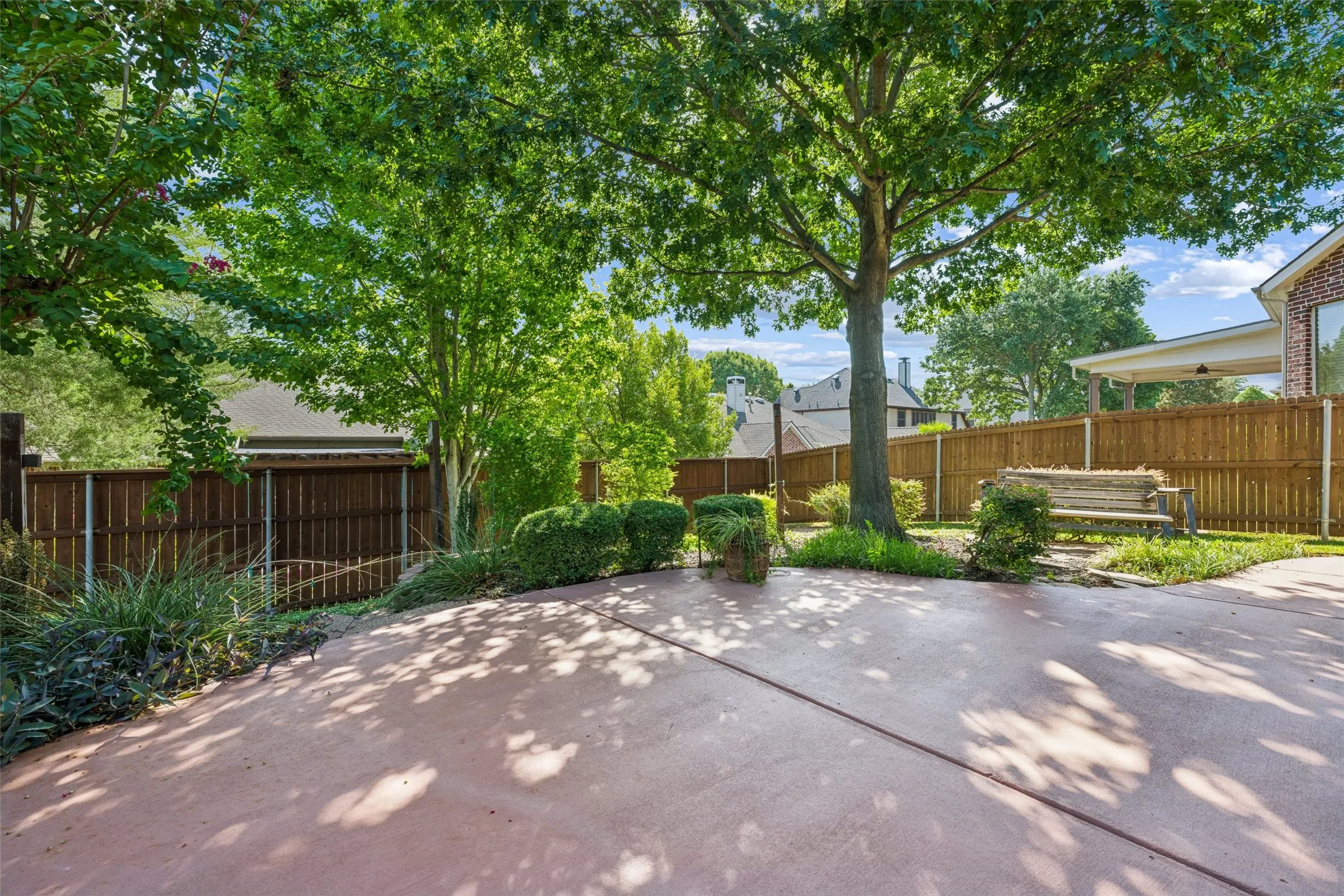 Single Family Residence For Sale in Tarrant County , 936 Water Oak Drive, Grapevine, Texas 76051, 4 Bedroom, 3 Bathroom, 2 Garage spaces, 2,380 Sqft, built in 2006, mls#21387477, Real Estate Agent in Grapevine, Homes For Sale in Tarrant county, Homes For Sale in Grapevine, Realtor in Grapevine Texas, Real Estate Brokerage Independent Realty Texas, Luminita Cordes Realtor