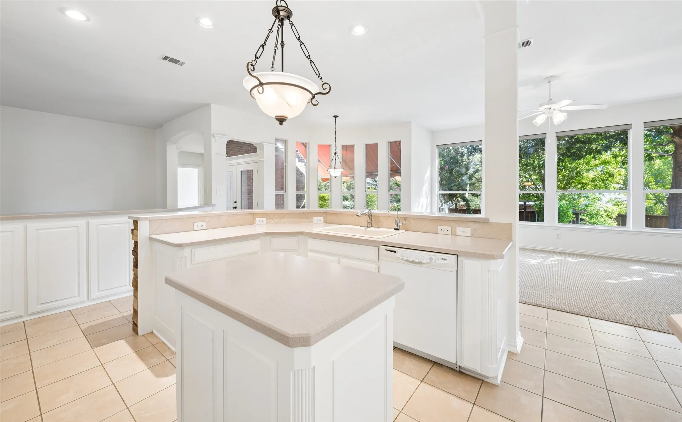 Single Family Residence For Sale in Tarrant County , 936 Water Oak Drive, Grapevine, Texas 76051, 4 Bedroom, 3 Bathroom, 2 Garage spaces, 2,380 Sqft, built in 2006, mls#21387477, Real Estate Agent in Grapevine, Homes For Sale in Tarrant county, Homes For Sale in Grapevine, Realtor in Grapevine Texas, Real Estate Brokerage Independent Realty Texas, Luminita Cordes Realtor