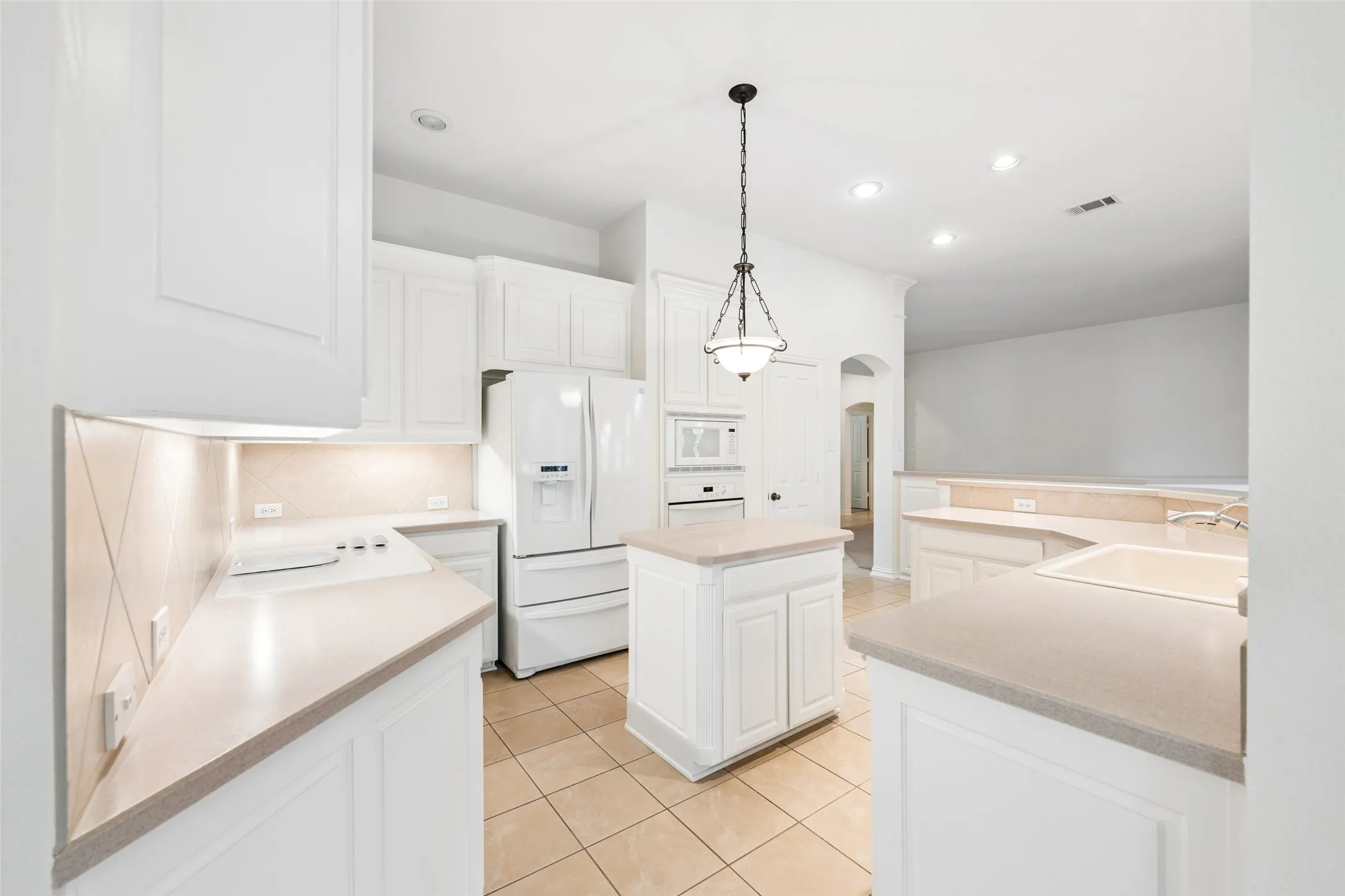 Single Family Residence For Sale in Tarrant County , 936 Water Oak Drive, Grapevine, Texas 76051, 4 Bedroom, 3 Bathroom, 2 Garage spaces, 2,380 Sqft, built in 2006, mls#21387477, Real Estate Agent in Grapevine, Homes For Sale in Tarrant county, Homes For Sale in Grapevine, Realtor in Grapevine Texas, Real Estate Brokerage Independent Realty Texas, Luminita Cordes Realtor