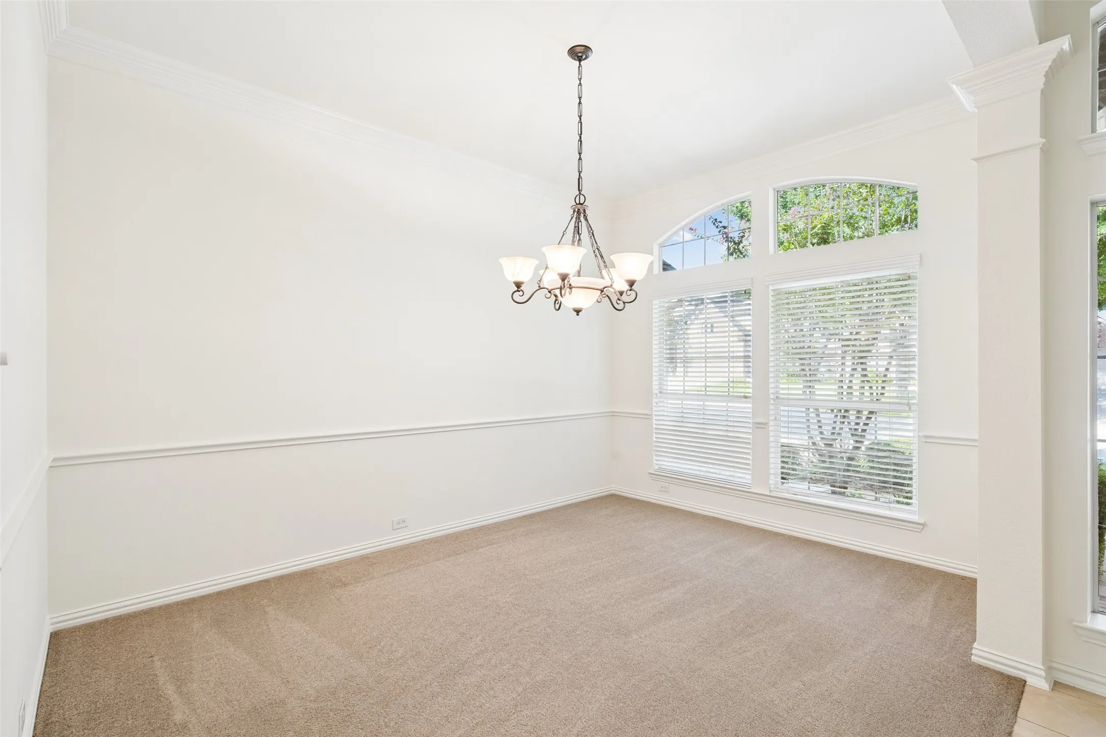 Single Family Residence For Sale in Tarrant County , 936 Water Oak Drive, Grapevine, Texas 76051, 4 Bedroom, 3 Bathroom, 2 Garage spaces, 2,380 Sqft, built in 2006, mls#21387477, Real Estate Agent in Grapevine, Homes For Sale in Tarrant county, Homes For Sale in Grapevine, Realtor in Grapevine Texas, Real Estate Brokerage Independent Realty Texas, Luminita Cordes Realtor