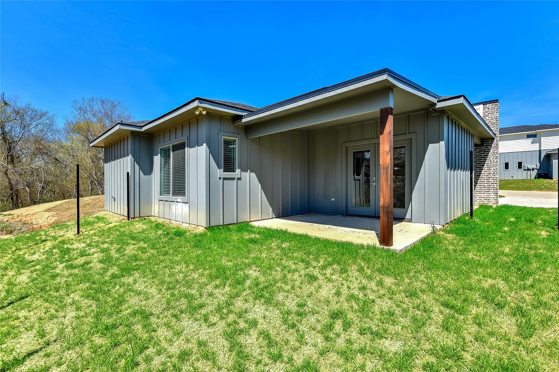 Apartment For Rent in Grayson County , 3260 W Crawford Street 601, Denison, Texas 75020, 3 Bedroom, 3 Bathroom, 2 Garage spaces, 1,408 Sqft, built in 2021, mls#21389724, Real Estate Agent in Denison, Homes For Rent in Grayson county, Homes For Rent in Denison, Realtor in Denison Texas, Real Estate Brokerage Independent Realty Texas, Luminita Cordes Realtor