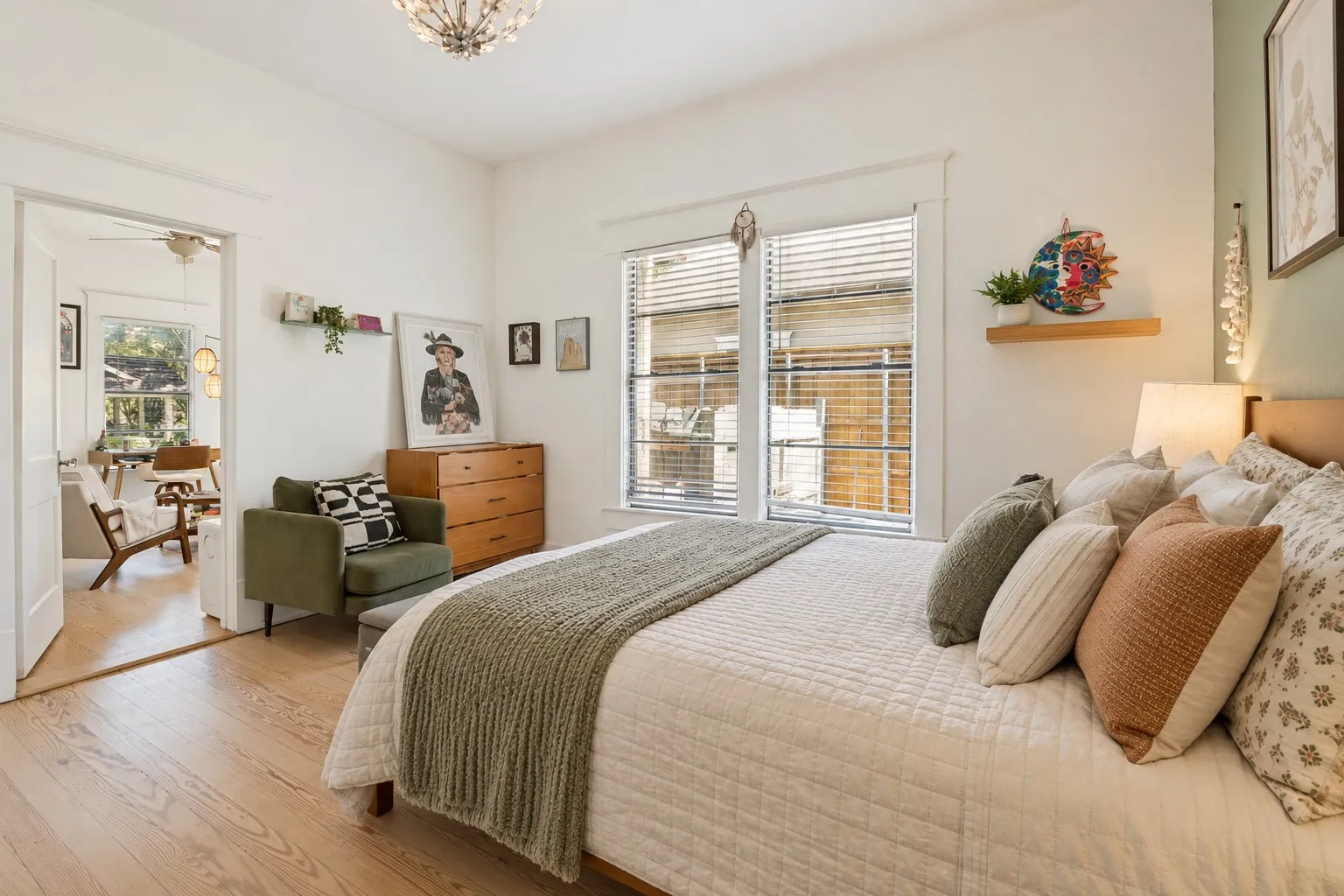 Single Family Residence For Sale in Dallas County , 5616 Junius Street, Dallas, Texas 75214, 3 Bedroom, 2 Bathroom, 1 Garage spaces, 1,407 Sqft, built in 1912, mls#21388397, Real Estate Agent in Dallas, Homes For Sale in Dallas county, Homes For Sale in Dallas, Realtor in Dallas Texas, Real Estate Brokerage Independent Realty Texas, Luminita Cordes Realtor