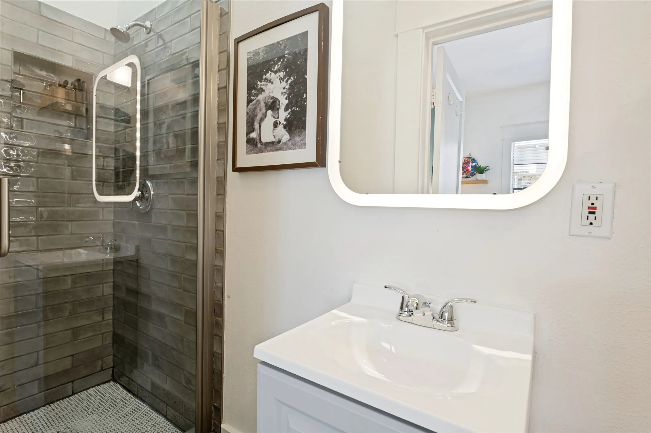 Single Family Residence For Sale in Dallas County , 5616 Junius Street, Dallas, Texas 75214, 3 Bedroom, 2 Bathroom, 1 Garage spaces, 1,407 Sqft, built in 1912, mls#21388397, Real Estate Agent in Dallas, Homes For Sale in Dallas county, Homes For Sale in Dallas, Realtor in Dallas Texas, Real Estate Brokerage Independent Realty Texas, Luminita Cordes Realtor