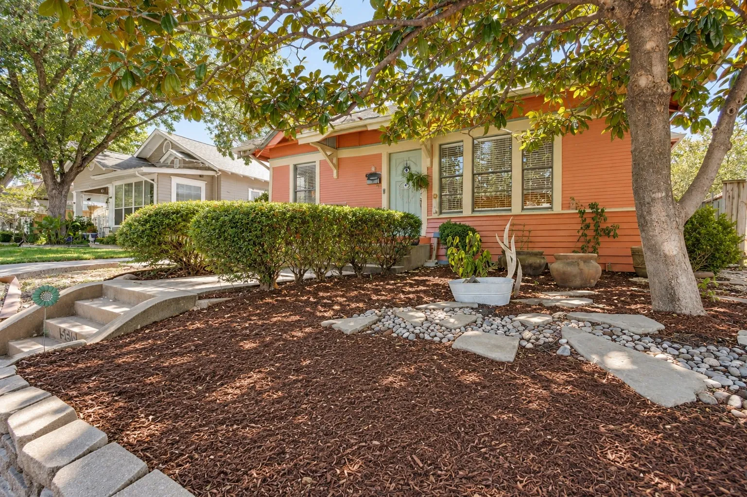 Single Family Residence For Sale in Dallas County , 5616 Junius Street, Dallas, Texas 75214, 3 Bedroom, 2 Bathroom, 1 Garage spaces, 1,407 Sqft, built in 1912, mls#21388397, Real Estate Agent in Dallas, Homes For Sale in Dallas county, Homes For Sale in Dallas, Realtor in Dallas Texas, Real Estate Brokerage Independent Realty Texas, Luminita Cordes Realtor