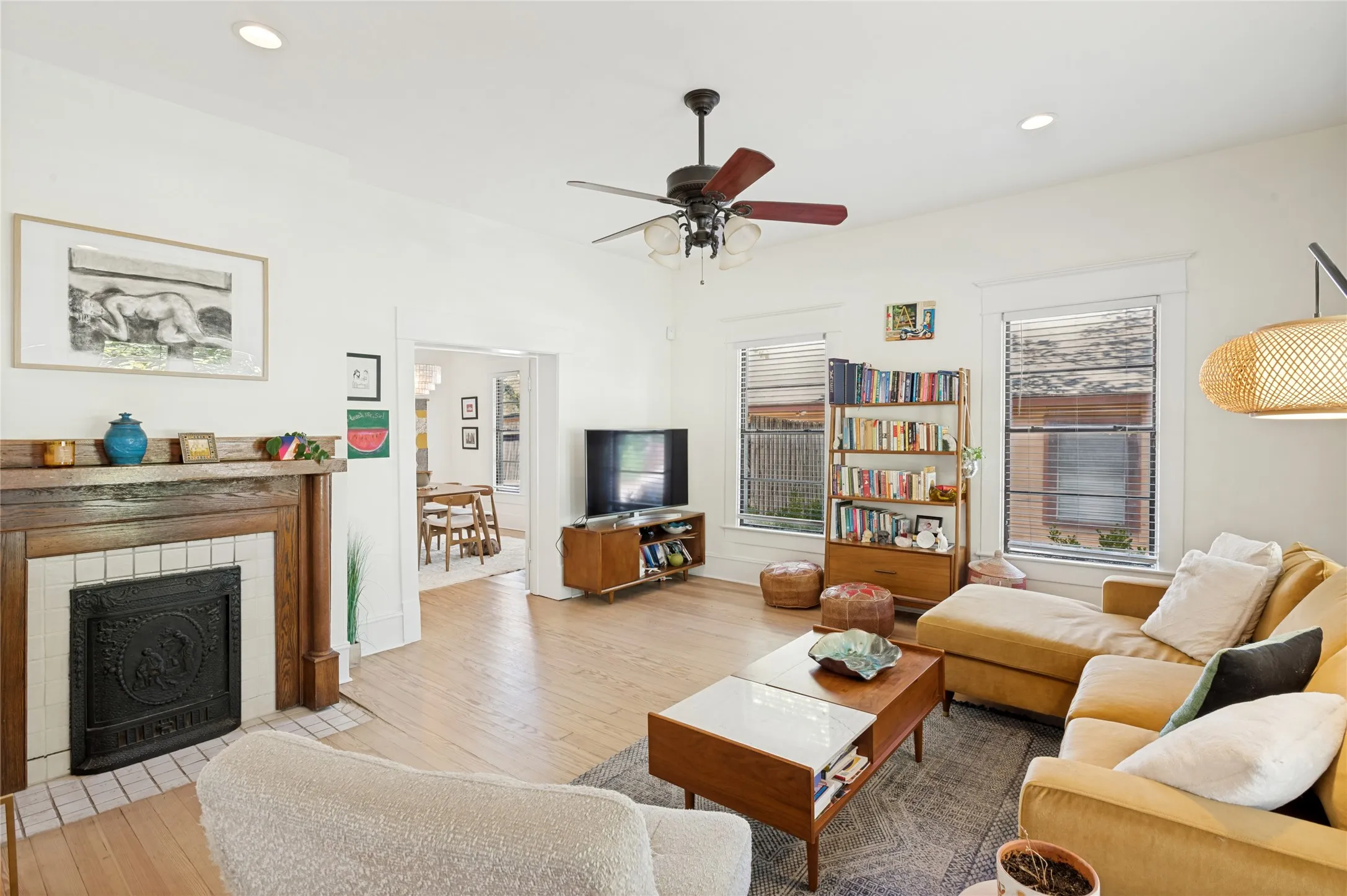 Single Family Residence For Sale in Dallas County , 5616 Junius Street, Dallas, Texas 75214, 3 Bedroom, 2 Bathroom, 1 Garage spaces, 1,407 Sqft, built in 1912, mls#21388397, Real Estate Agent in Dallas, Homes For Sale in Dallas county, Homes For Sale in Dallas, Realtor in Dallas Texas, Real Estate Brokerage Independent Realty Texas, Luminita Cordes Realtor