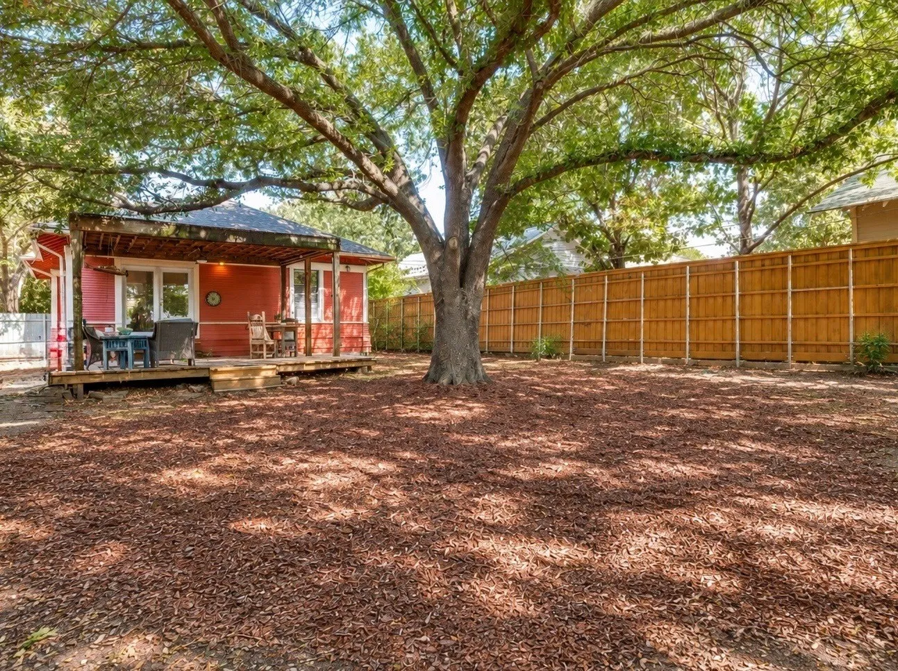Single Family Residence For Sale in Dallas County , 5616 Junius Street, Dallas, Texas 75214, 3 Bedroom, 2 Bathroom, 1 Garage spaces, 1,407 Sqft, built in 1912, mls#21388397, Real Estate Agent in Dallas, Homes For Sale in Dallas county, Homes For Sale in Dallas, Realtor in Dallas Texas, Real Estate Brokerage Independent Realty Texas, Luminita Cordes Realtor