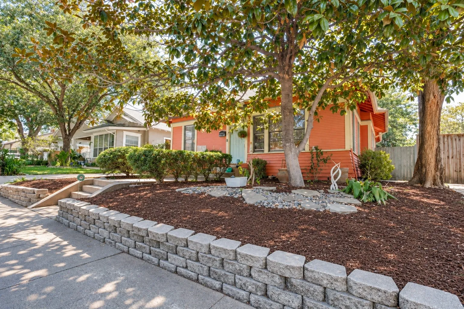 Single Family Residence For Sale in Dallas County , 5616 Junius Street, Dallas, Texas 75214, 3 Bedroom, 2 Bathroom, 1 Garage spaces, 1,407 Sqft, built in 1912, mls#21388397, Real Estate Agent in Dallas, Homes For Sale in Dallas county, Homes For Sale in Dallas, Realtor in Dallas Texas, Real Estate Brokerage Independent Realty Texas, Luminita Cordes Realtor