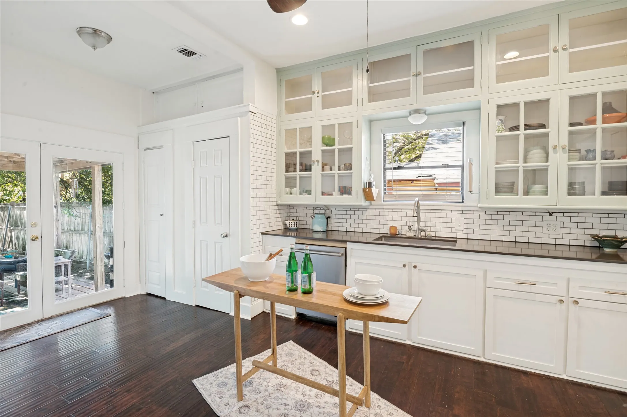 Single Family Residence For Sale in Dallas County , 5616 Junius Street, Dallas, Texas 75214, 3 Bedroom, 2 Bathroom, 1 Garage spaces, 1,407 Sqft, built in 1912, mls#21388397, Real Estate Agent in Dallas, Homes For Sale in Dallas county, Homes For Sale in Dallas, Realtor in Dallas Texas, Real Estate Brokerage Independent Realty Texas, Luminita Cordes Realtor