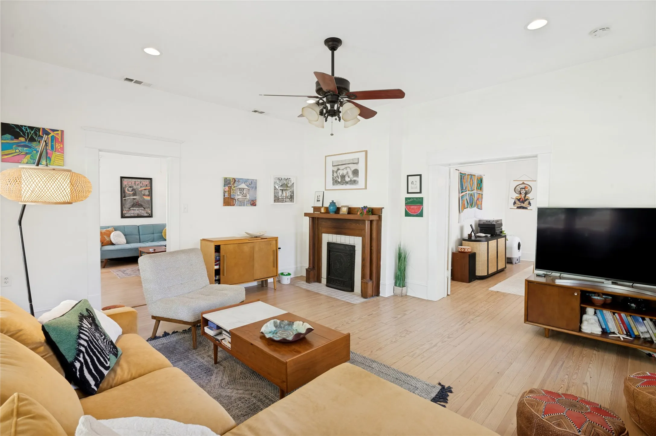 Single Family Residence For Sale in Dallas County , 5616 Junius Street, Dallas, Texas 75214, 3 Bedroom, 2 Bathroom, 1 Garage spaces, 1,407 Sqft, built in 1912, mls#21388397, Real Estate Agent in Dallas, Homes For Sale in Dallas county, Homes For Sale in Dallas, Realtor in Dallas Texas, Real Estate Brokerage Independent Realty Texas, Luminita Cordes Realtor