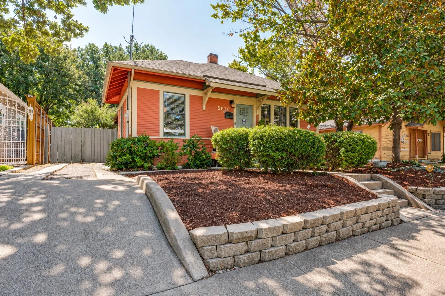 Single Family Residence For Sale in Dallas County , 5616 Junius Street, Dallas, Texas 75214, 3 Bedroom, 2 Bathroom, 1 Garage spaces, 1,407 Sqft, built in 1912, mls#21388397, Real Estate Agent in Dallas, Homes For Sale in Dallas county, Homes For Sale in Dallas, Realtor in Dallas Texas, Real Estate Brokerage Independent Realty Texas, Luminita Cordes Realtor
