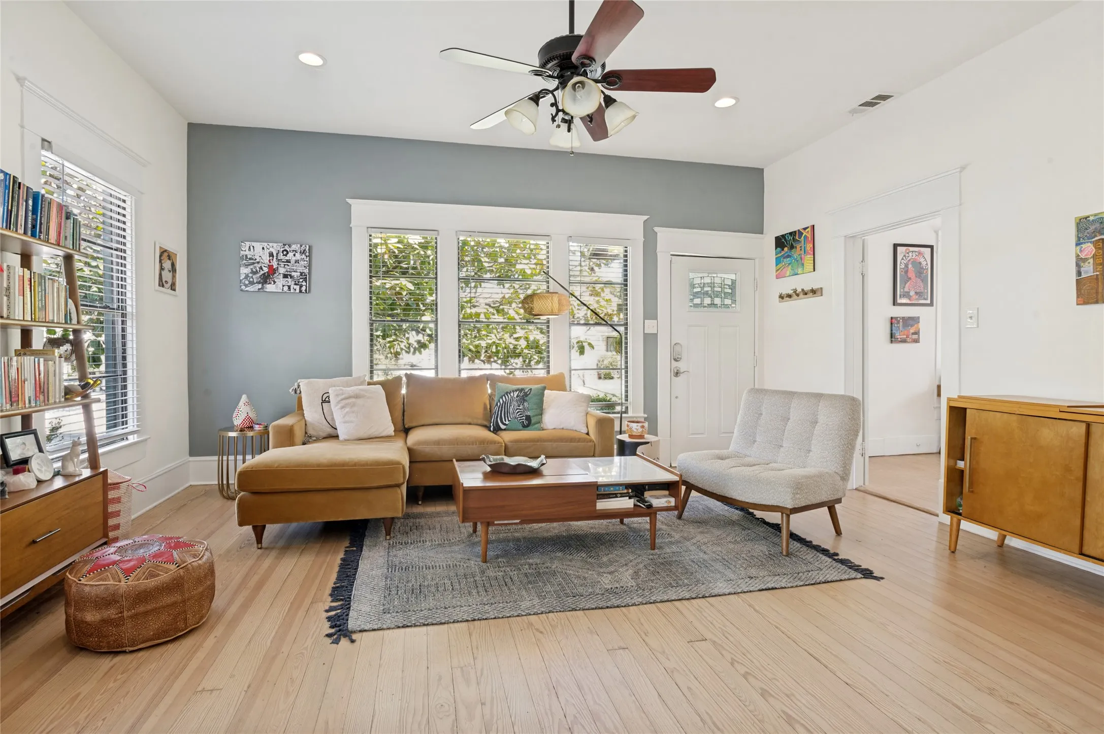 Single Family Residence For Sale in Dallas County , 5616 Junius Street, Dallas, Texas 75214, 3 Bedroom, 2 Bathroom, 1 Garage spaces, 1,407 Sqft, built in 1912, mls#21388397, Real Estate Agent in Dallas, Homes For Sale in Dallas county, Homes For Sale in Dallas, Realtor in Dallas Texas, Real Estate Brokerage Independent Realty Texas, Luminita Cordes Realtor