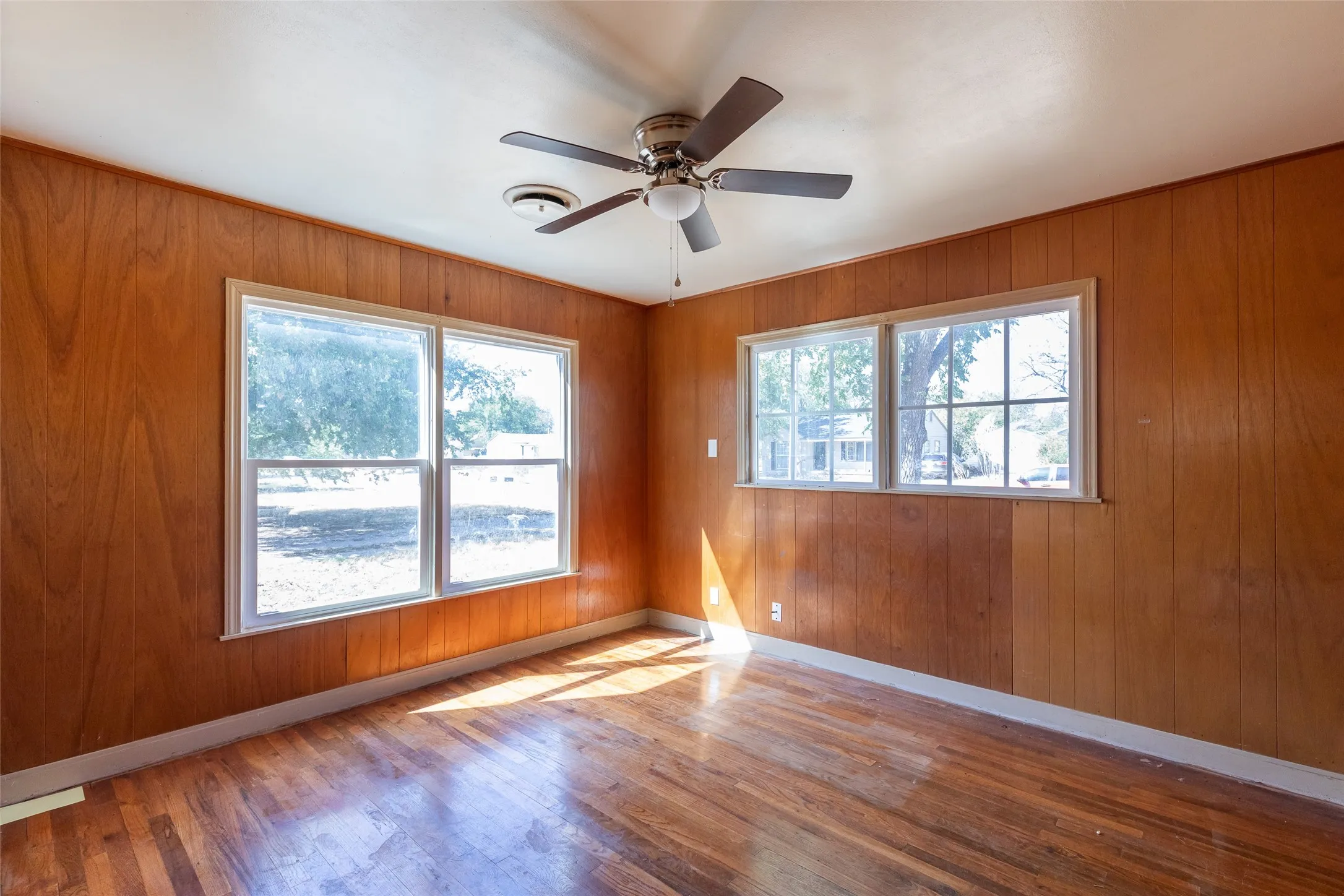 Single Family Residence For Sale in Taylor County , 1765 JACKSON Street, Abilene, Texas 79602, 2 Bedroom, 1 Bathroom, 1 Garage spaces, 1,318 Sqft, built in 1949, mls#21389711, Real Estate Agent in Abilene, Homes For Sale in Taylor county, Homes For Sale in Abilene, Realtor in Abilene Texas, Real Estate Brokerage Independent Realty Texas, Luminita Cordes Realtor