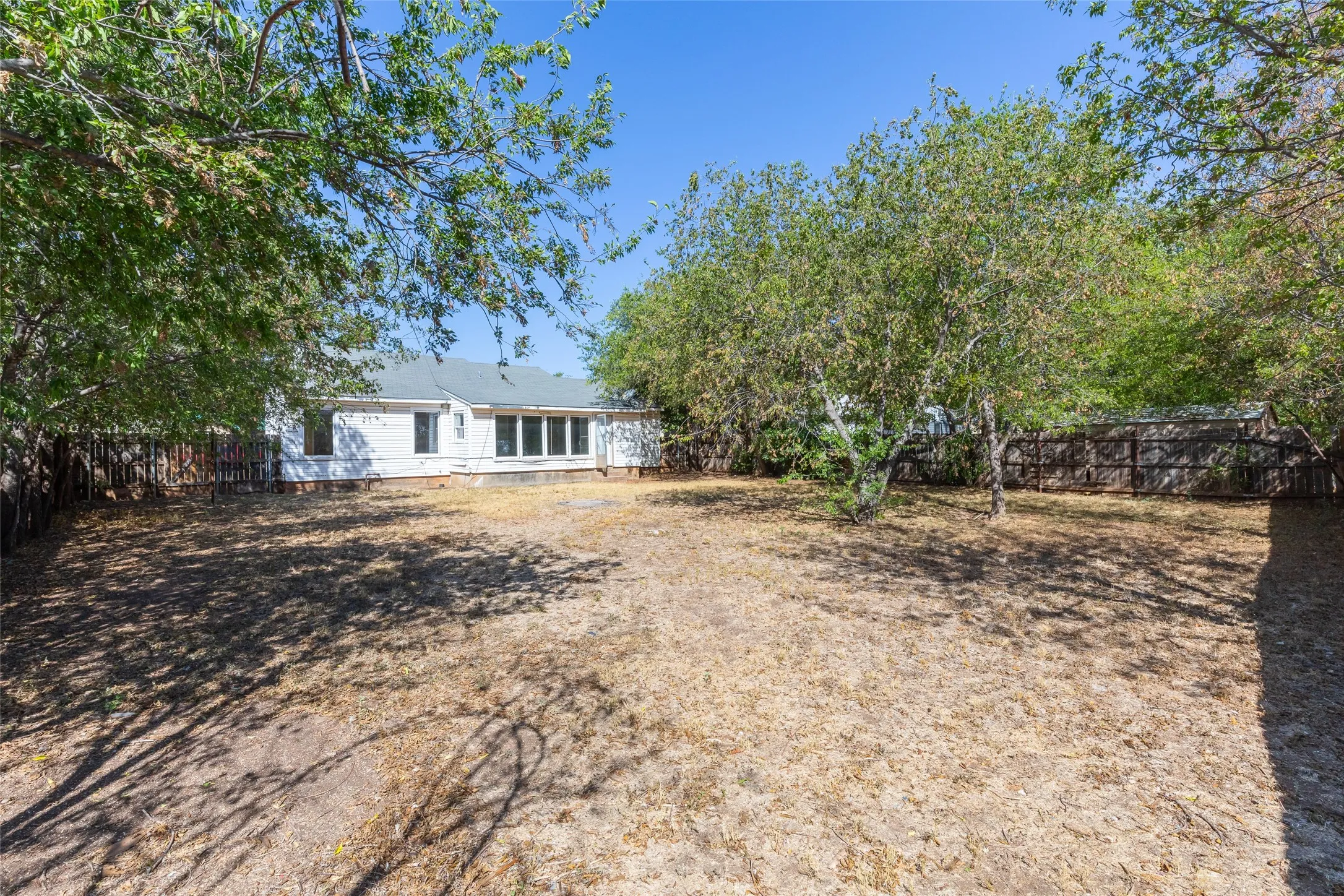Single Family Residence For Sale in Taylor County , 1765 JACKSON Street, Abilene, Texas 79602, 2 Bedroom, 1 Bathroom, 1 Garage spaces, 1,318 Sqft, built in 1949, mls#21389711, Real Estate Agent in Abilene, Homes For Sale in Taylor county, Homes For Sale in Abilene, Realtor in Abilene Texas, Real Estate Brokerage Independent Realty Texas, Luminita Cordes Realtor