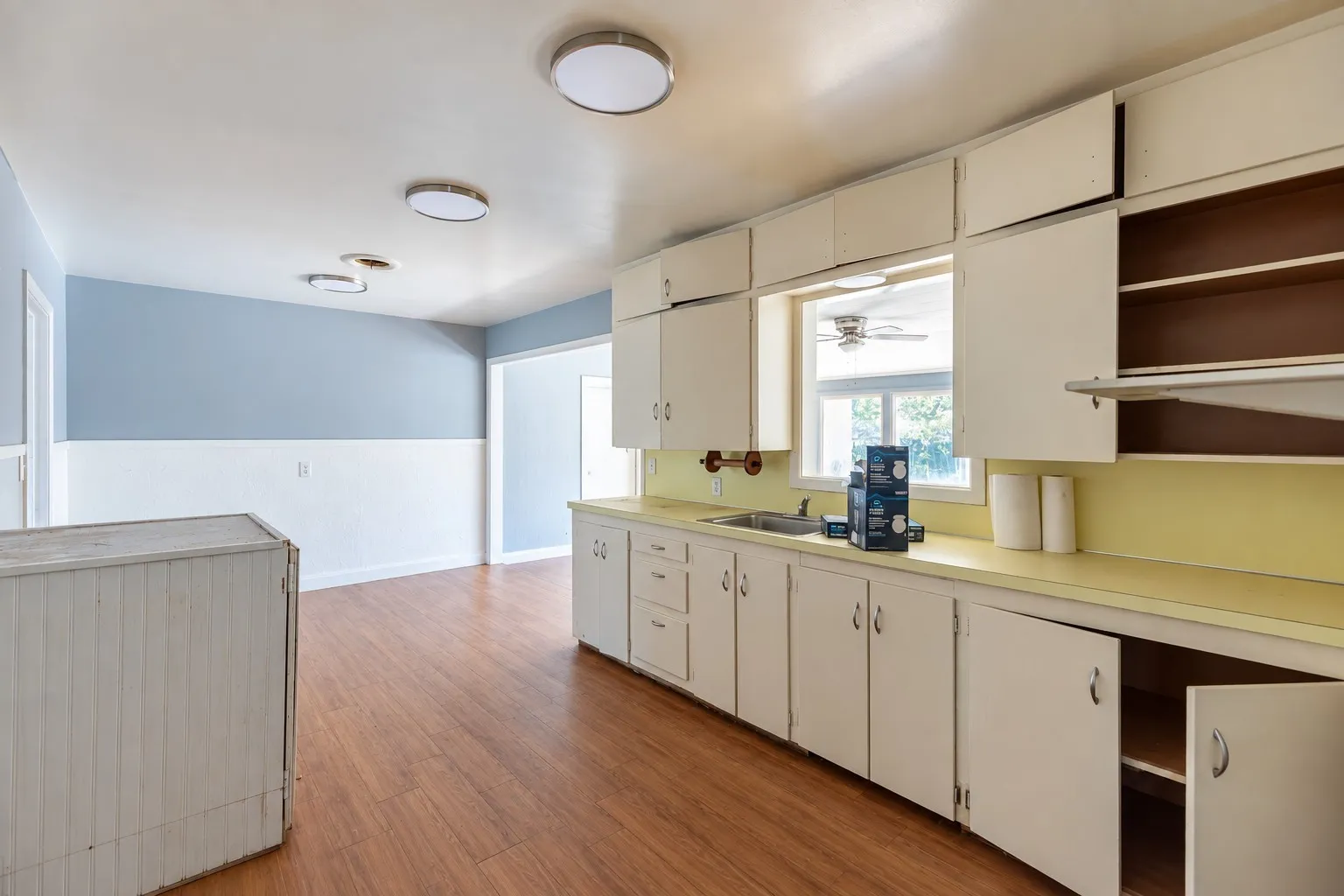 Single Family Residence For Sale in Taylor County , 1765 JACKSON Street, Abilene, Texas 79602, 2 Bedroom, 1 Bathroom, 1 Garage spaces, 1,318 Sqft, built in 1949, mls#21389711, Real Estate Agent in Abilene, Homes For Sale in Taylor county, Homes For Sale in Abilene, Realtor in Abilene Texas, Real Estate Brokerage Independent Realty Texas, Luminita Cordes Realtor