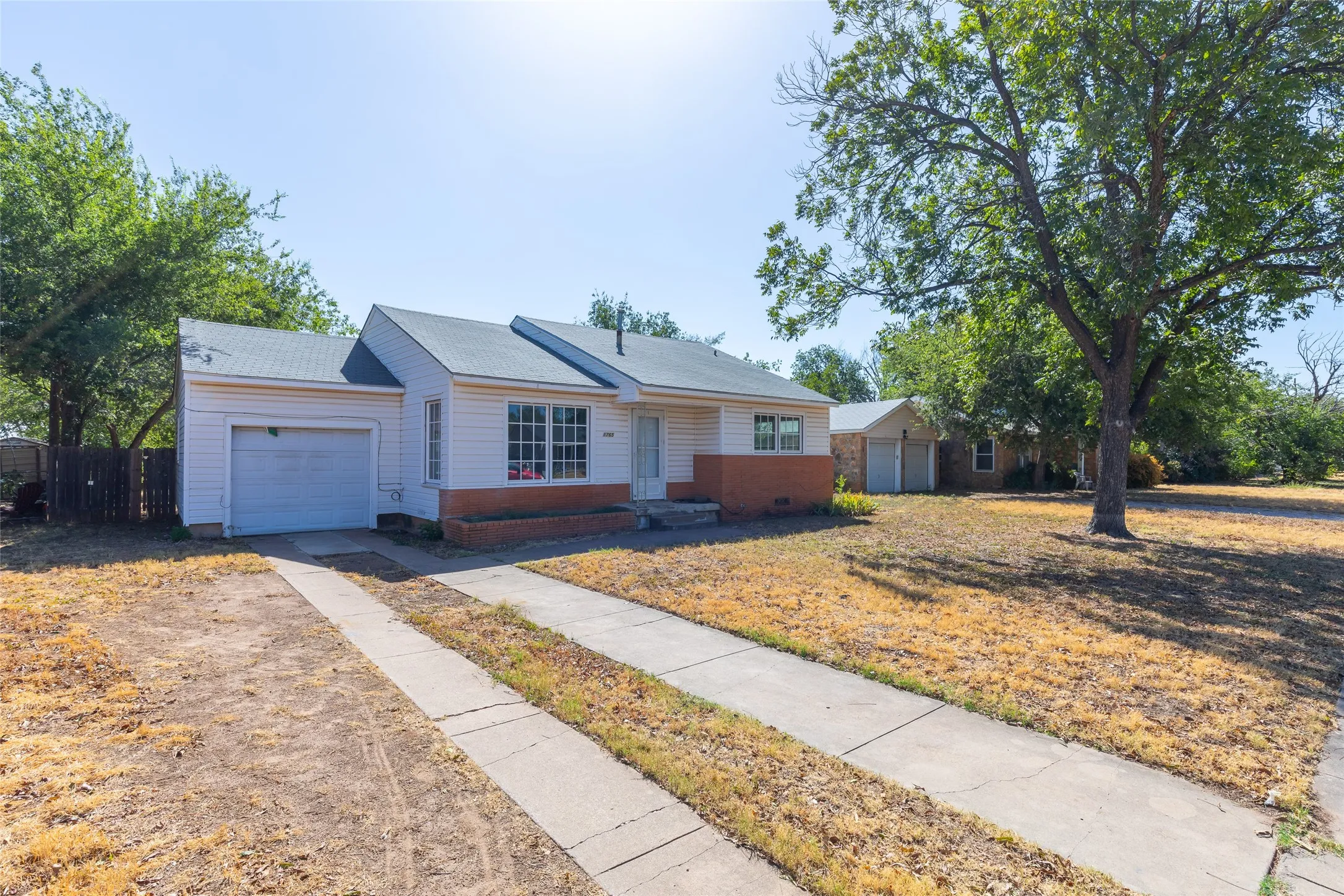 Single Family Residence For Sale in Taylor County , 1765 JACKSON Street, Abilene, Texas 79602, 2 Bedroom, 1 Bathroom, 1 Garage spaces, 1,318 Sqft, built in 1949, mls#21389711, Real Estate Agent in Abilene, Homes For Sale in Taylor county, Homes For Sale in Abilene, Realtor in Abilene Texas, Real Estate Brokerage Independent Realty Texas, Luminita Cordes Realtor