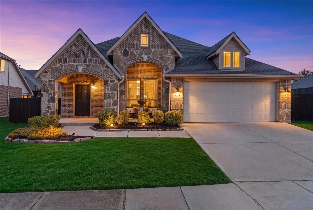 Single Family Residence For Sale in Denton County , 9328 Amistad Lane, Denton, Texas 76226, 3 Bedroom, 2 Bathroom, 2 Garage spaces, 1,843 Sqft, built in 2015, mls#21385423, Real Estate Agent in Denton, Homes For Sale in Denton county, Homes For Sale in Denton, Realtor in Denton Texas, Real Estate Brokerage Independent Realty Texas, Luminita Cordes Realtor
