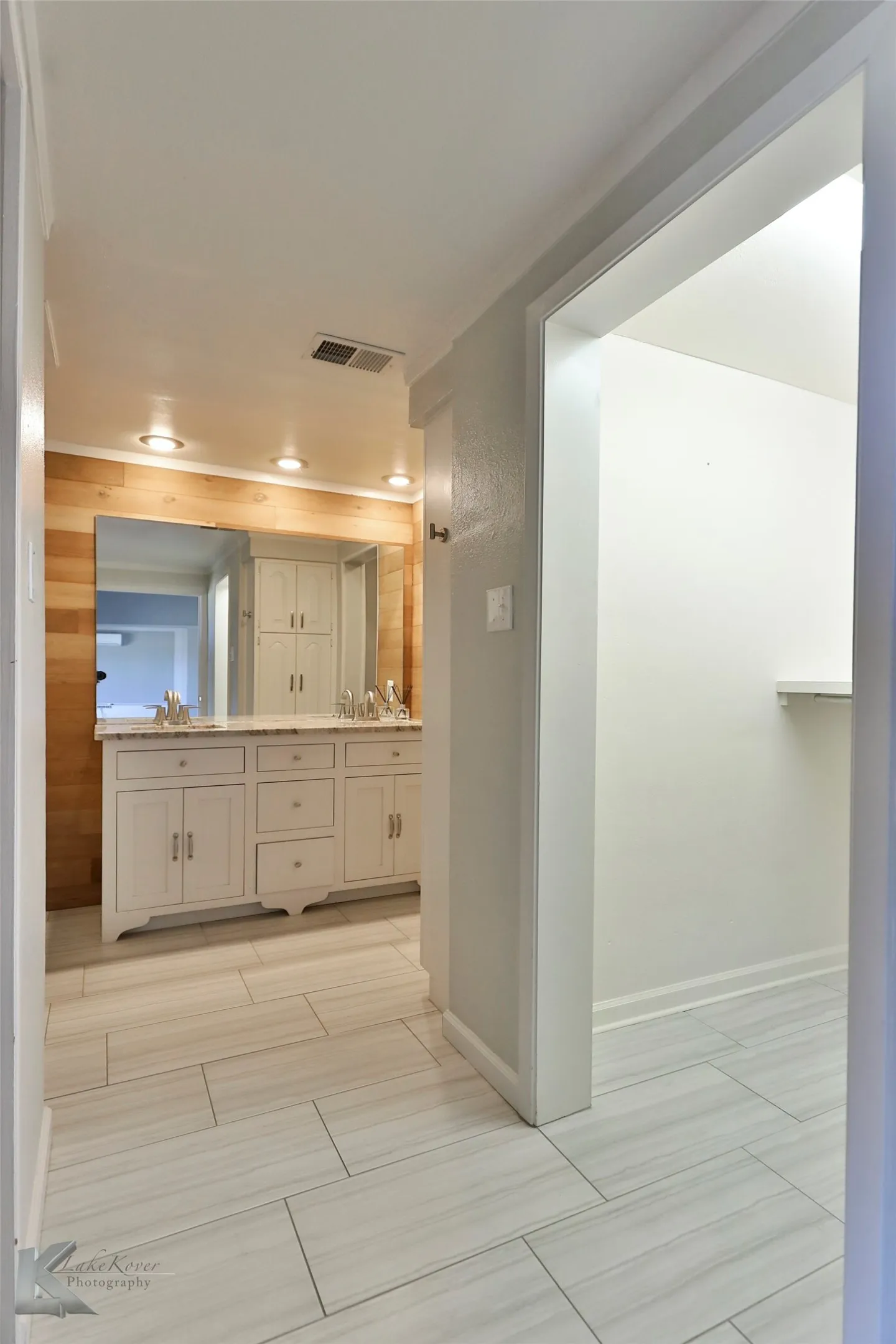 Single Family Residence For Rent in Taylor County , 39 Tamarisk Circle, Abilene, Texas 79606, 3 Bedroom, 3 Bathroom, 2 Garage spaces, 2,448 Sqft, built in 1979, mls#21389730, Real Estate Agent in Abilene, Homes For Rent in Taylor county, Homes For Rent in Abilene, Realtor in Abilene Texas, Real Estate Brokerage Independent Realty Texas, Luminita Cordes Realtor
