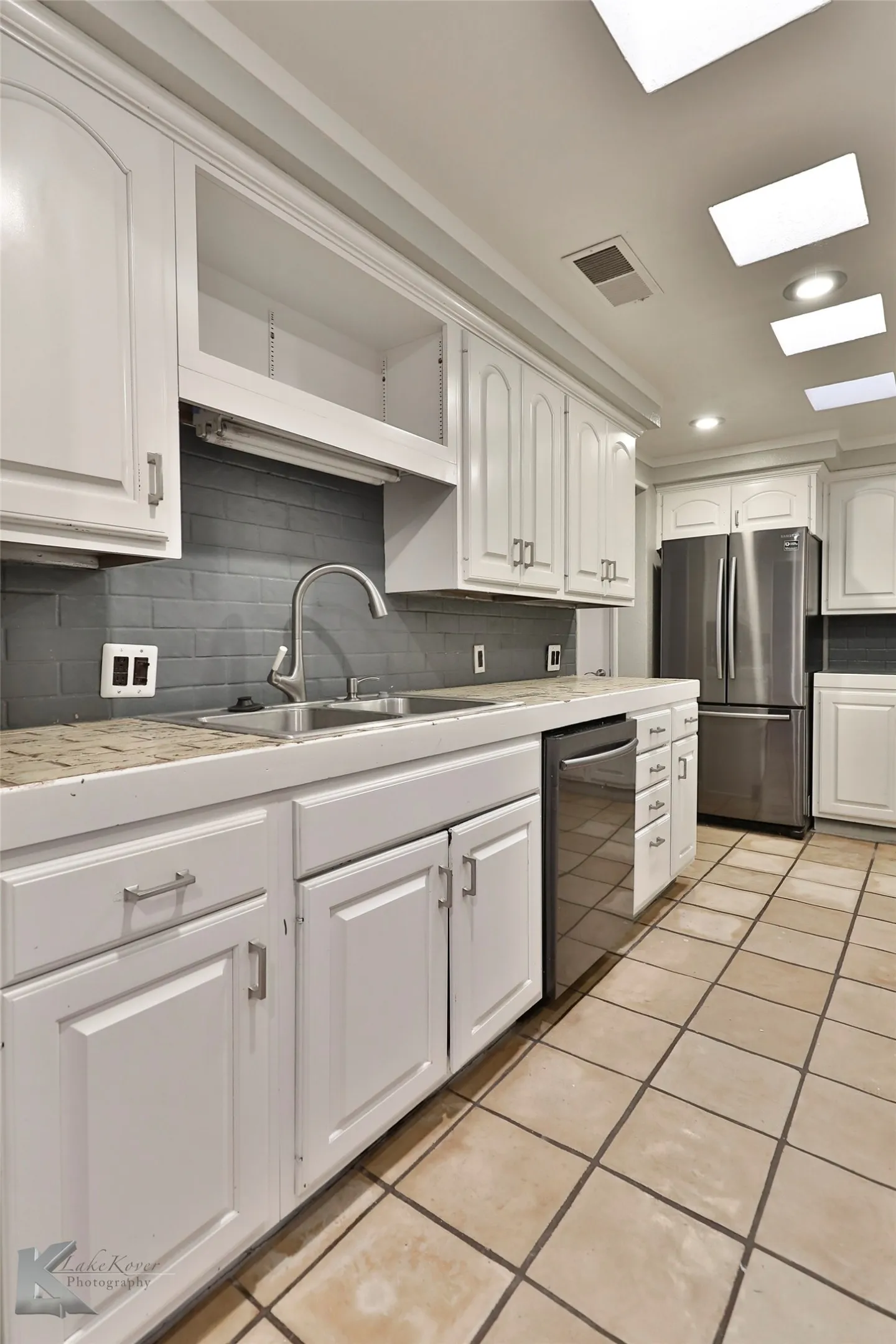 Single Family Residence For Rent in Taylor County , 39 Tamarisk Circle, Abilene, Texas 79606, 3 Bedroom, 3 Bathroom, 2 Garage spaces, 2,448 Sqft, built in 1979, mls#21389730, Real Estate Agent in Abilene, Homes For Rent in Taylor county, Homes For Rent in Abilene, Realtor in Abilene Texas, Real Estate Brokerage Independent Realty Texas, Luminita Cordes Realtor