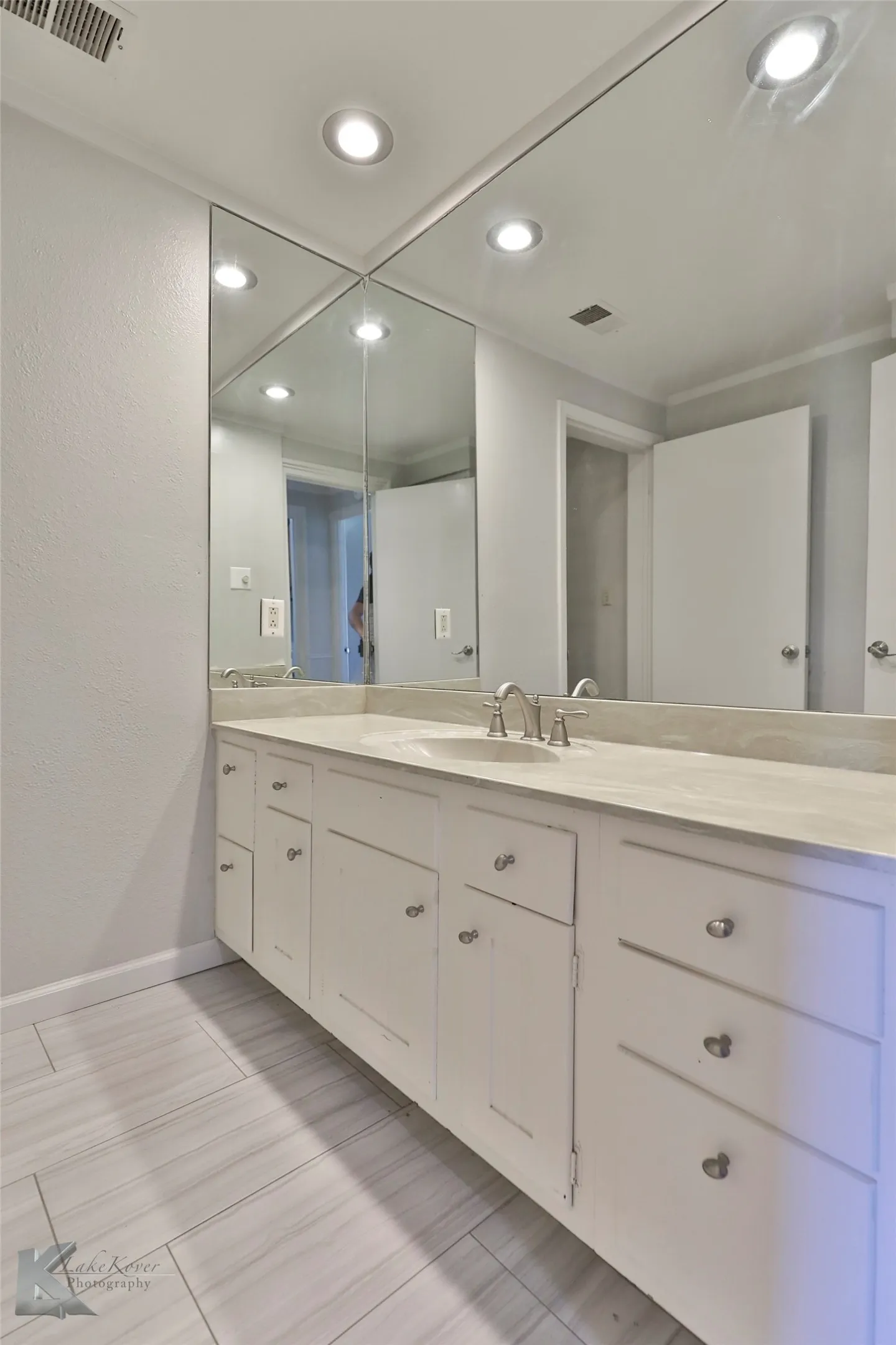 Single Family Residence For Rent in Taylor County , 39 Tamarisk Circle, Abilene, Texas 79606, 3 Bedroom, 3 Bathroom, 2 Garage spaces, 2,448 Sqft, built in 1979, mls#21389730, Real Estate Agent in Abilene, Homes For Rent in Taylor county, Homes For Rent in Abilene, Realtor in Abilene Texas, Real Estate Brokerage Independent Realty Texas, Luminita Cordes Realtor