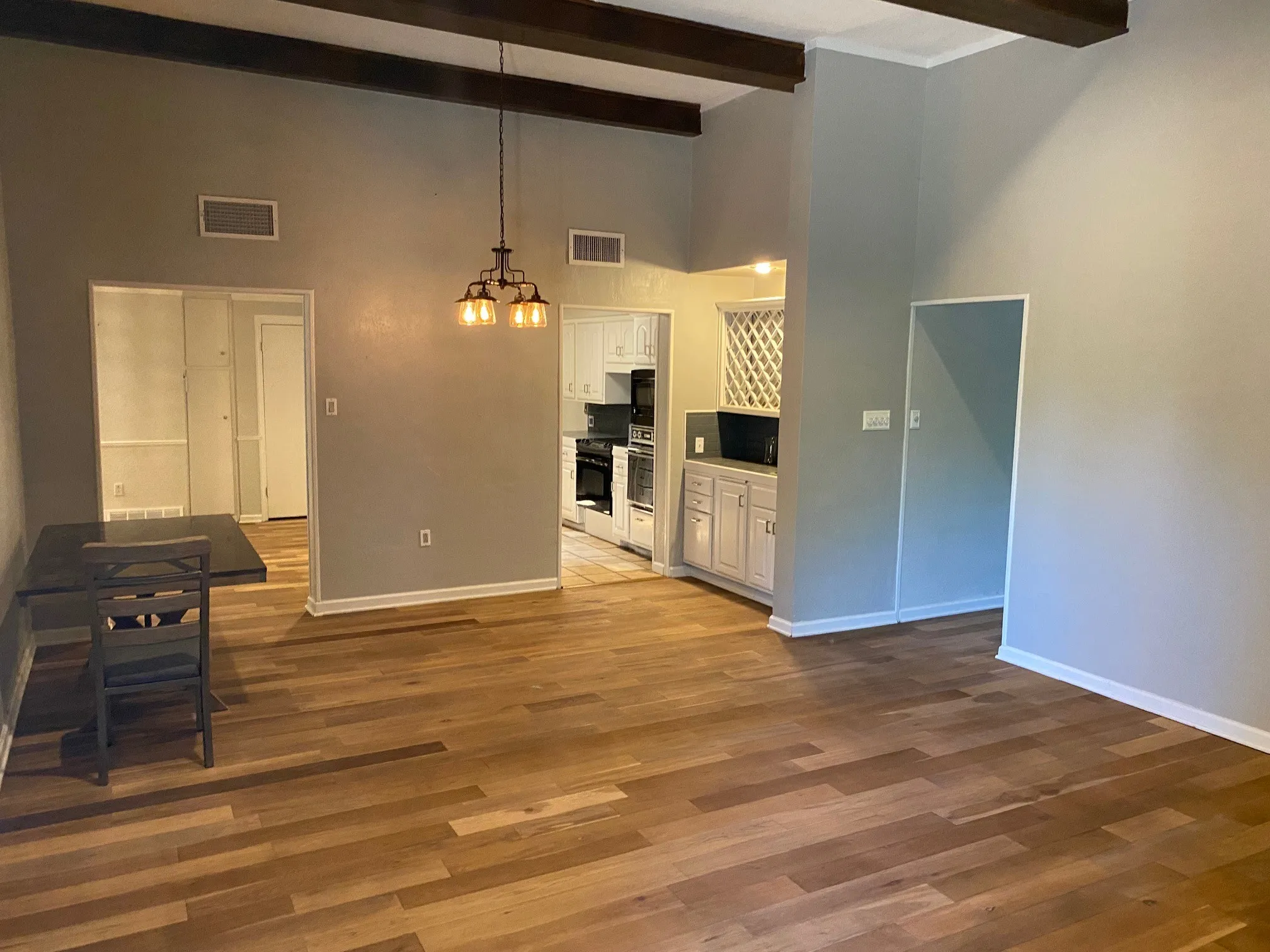Single Family Residence For Rent in Taylor County , 39 Tamarisk Circle, Abilene, Texas 79606, 3 Bedroom, 3 Bathroom, 2 Garage spaces, 2,448 Sqft, built in 1979, mls#21389730, Real Estate Agent in Abilene, Homes For Rent in Taylor county, Homes For Rent in Abilene, Realtor in Abilene Texas, Real Estate Brokerage Independent Realty Texas, Luminita Cordes Realtor