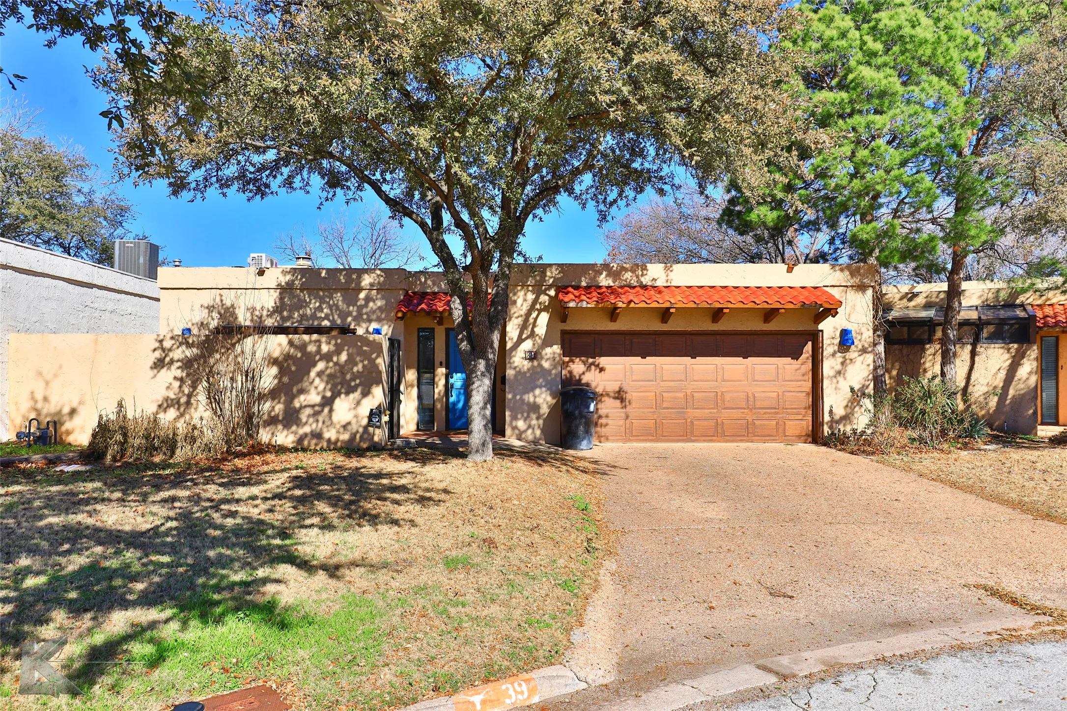 Single Family Residence For Rent in Taylor County , 39 Tamarisk Circle, Abilene, Texas 79606, 3 Bedroom, 3 Bathroom, 2 Garage spaces, 2,448 Sqft, built in 1979, mls#21389730, Real Estate Agent in Abilene, Homes For Rent in Taylor county, Homes For Rent in Abilene, Realtor in Abilene Texas, Real Estate Brokerage Independent Realty Texas, Luminita Cordes Realtor