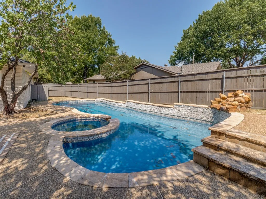 Single Family Residence For Rent in Dallas County , 9008 Flicker Lane, Dallas, Texas 75238, 3 Bedroom, 2 Bathroom, 2 Garage spaces, 1,716 Sqft, built in 1971, mls#21389732, Real Estate Agent in Dallas, Homes For Rent in Dallas county, Homes For Rent in Dallas, Realtor in Dallas Texas, Real Estate Brokerage Independent Realty Texas, Luminita Cordes Realtor