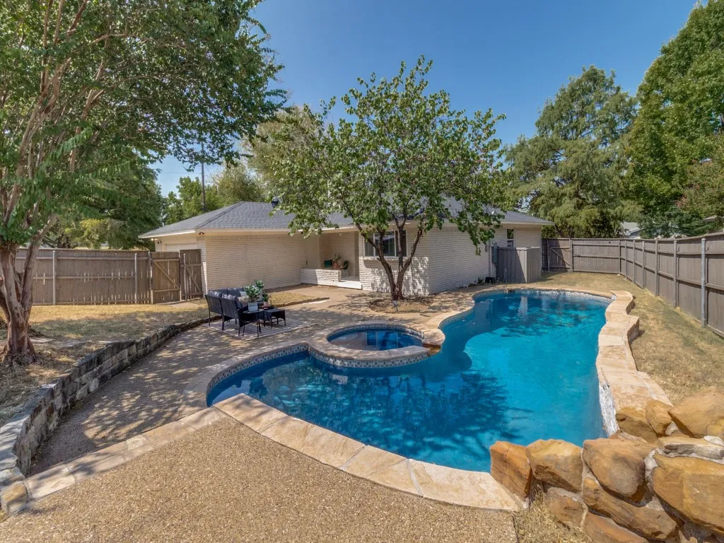 Single Family Residence For Rent in Dallas County , 9008 Flicker Lane, Dallas, Texas 75238, 3 Bedroom, 2 Bathroom, 2 Garage spaces, 1,716 Sqft, built in 1971, mls#21389732, Real Estate Agent in Dallas, Homes For Rent in Dallas county, Homes For Rent in Dallas, Realtor in Dallas Texas, Real Estate Brokerage Independent Realty Texas, Luminita Cordes Realtor
