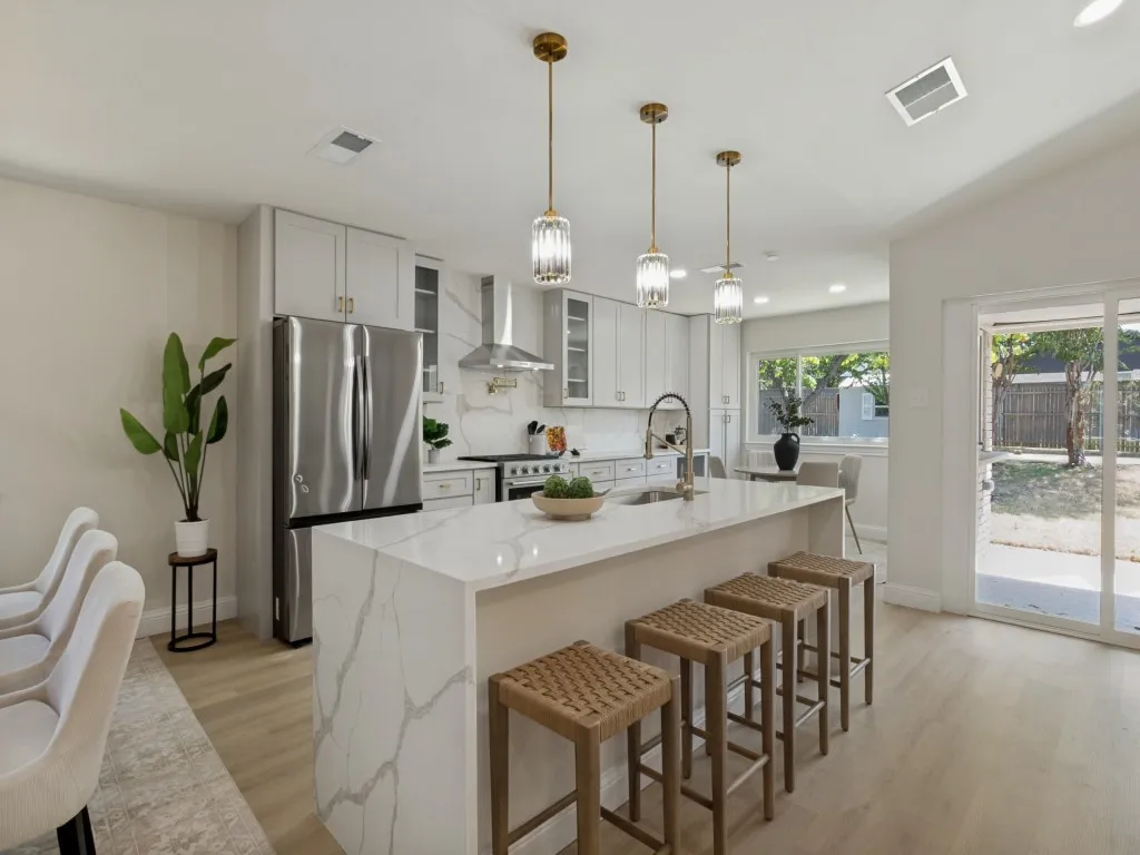 Single Family Residence For Rent in Dallas County , 9008 Flicker Lane, Dallas, Texas 75238, 3 Bedroom, 2 Bathroom, 2 Garage spaces, 1,716 Sqft, built in 1971, mls#21389732, Real Estate Agent in Dallas, Homes For Rent in Dallas county, Homes For Rent in Dallas, Realtor in Dallas Texas, Real Estate Brokerage Independent Realty Texas, Luminita Cordes Realtor