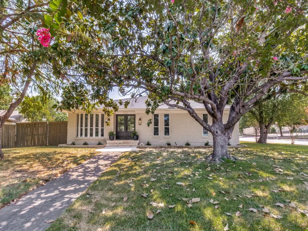 Single Family Residence For Rent in Dallas County , 9008 Flicker Lane, Dallas, Texas 75238, 3 Bedroom, 2 Bathroom, 2 Garage spaces, 1,716 Sqft, built in 1971, mls#21389732, Real Estate Agent in Dallas, Homes For Rent in Dallas county, Homes For Rent in Dallas, Realtor in Dallas Texas, Real Estate Brokerage Independent Realty Texas, Luminita Cordes Realtor