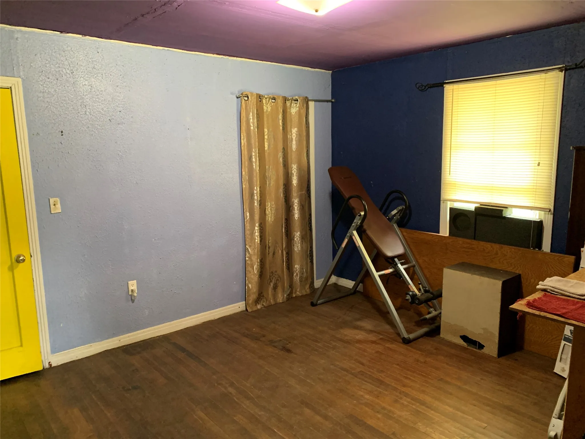 Single Family Residence For Sale in Navarro County , 100 S Wright Avenue, Kerens, Texas 75144, 3 Bedroom, 1 Bathroom, Garage spaces, 1,126 Sqft, built in 1940, mls#21389733, Real Estate Agent in Kerens, Homes For Sale in Navarro county, Homes For Sale in Kerens, Realtor in Kerens Texas, Real Estate Brokerage Independent Realty Texas, Luminita Cordes Realtor