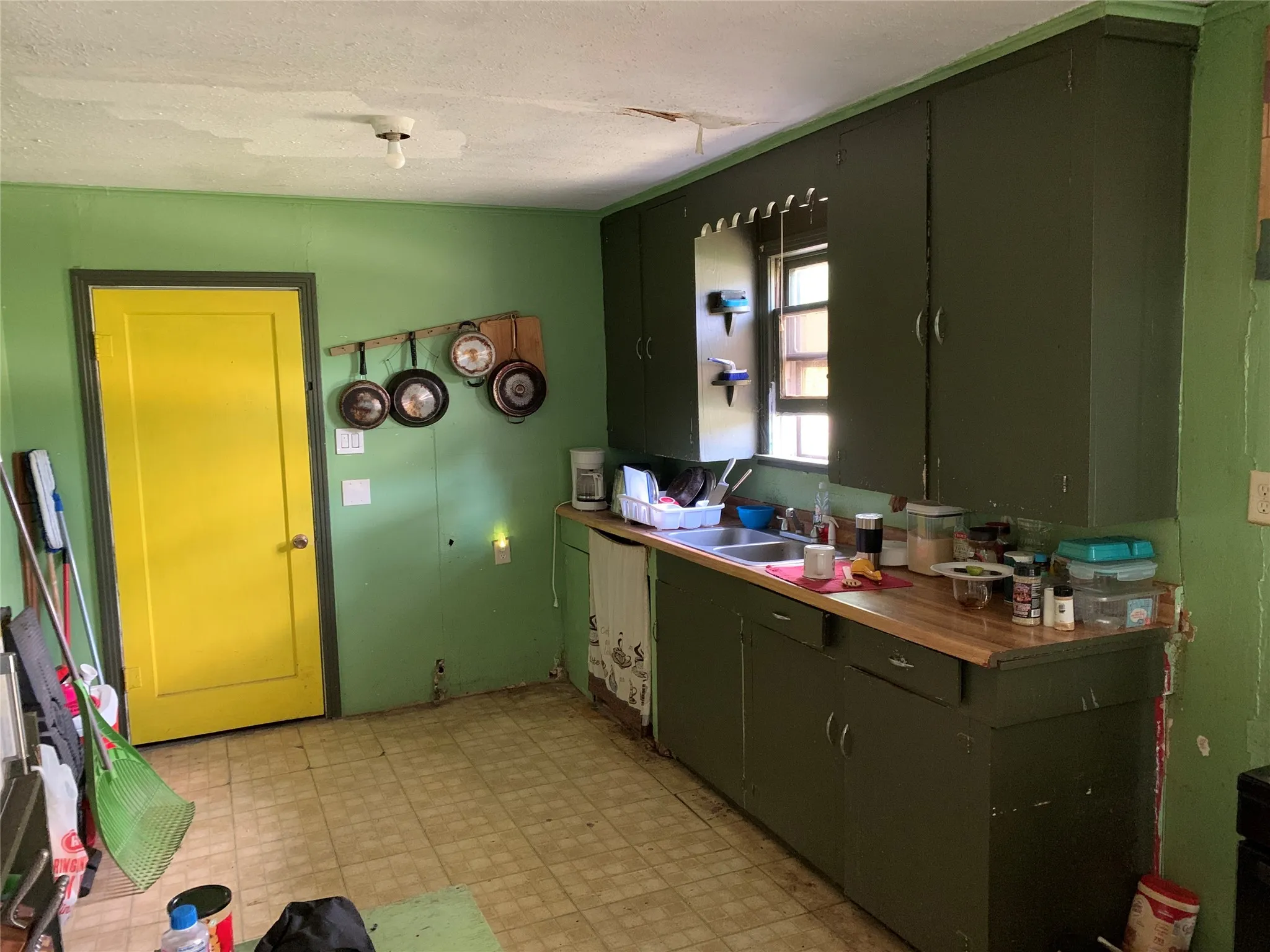 Single Family Residence For Sale in Navarro County , 100 S Wright Avenue, Kerens, Texas 75144, 3 Bedroom, 1 Bathroom, Garage spaces, 1,126 Sqft, built in 1940, mls#21389733, Real Estate Agent in Kerens, Homes For Sale in Navarro county, Homes For Sale in Kerens, Realtor in Kerens Texas, Real Estate Brokerage Independent Realty Texas, Luminita Cordes Realtor