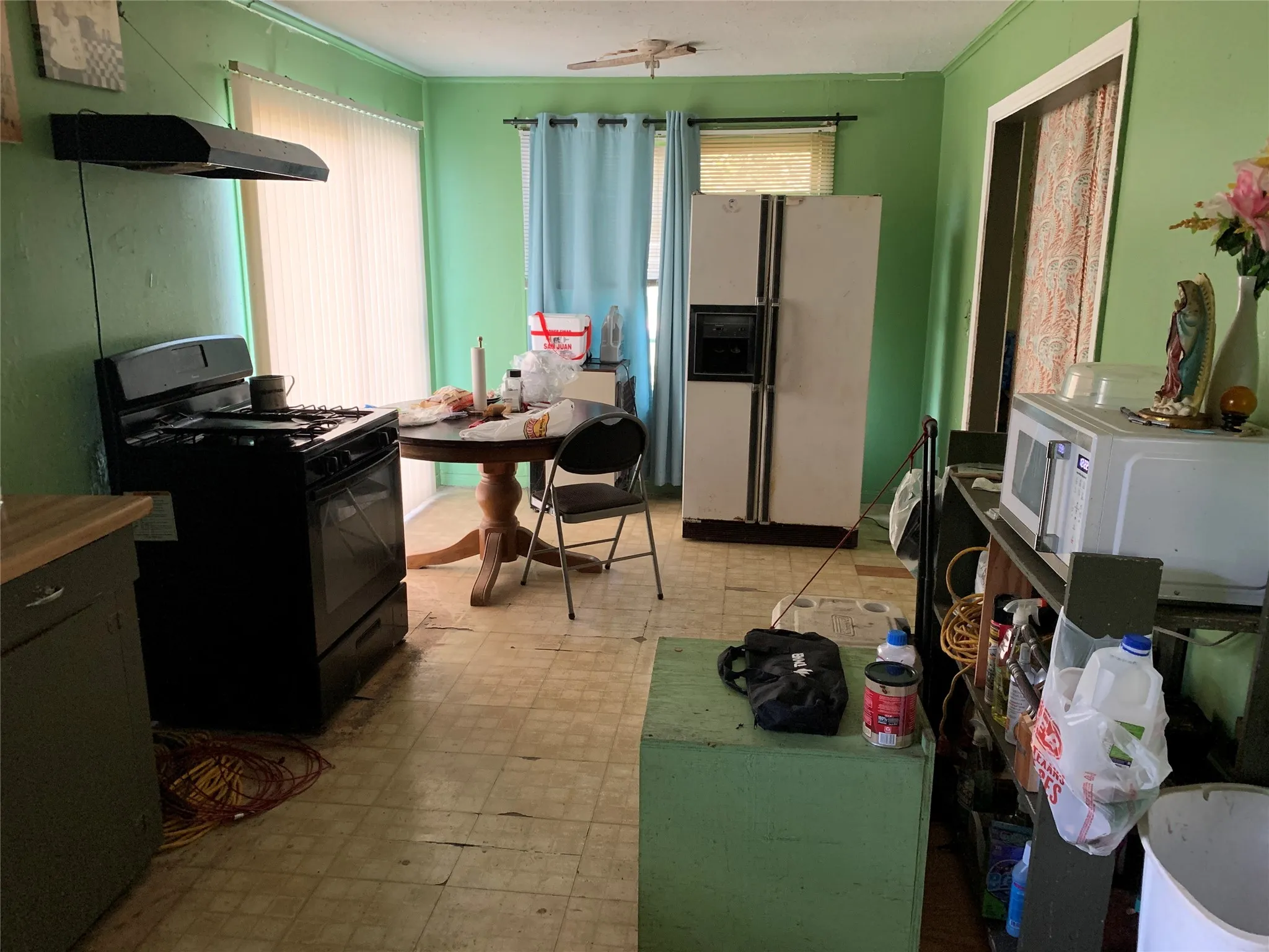 Single Family Residence For Sale in Navarro County , 100 S Wright Avenue, Kerens, Texas 75144, 3 Bedroom, 1 Bathroom, Garage spaces, 1,126 Sqft, built in 1940, mls#21389733, Real Estate Agent in Kerens, Homes For Sale in Navarro county, Homes For Sale in Kerens, Realtor in Kerens Texas, Real Estate Brokerage Independent Realty Texas, Luminita Cordes Realtor